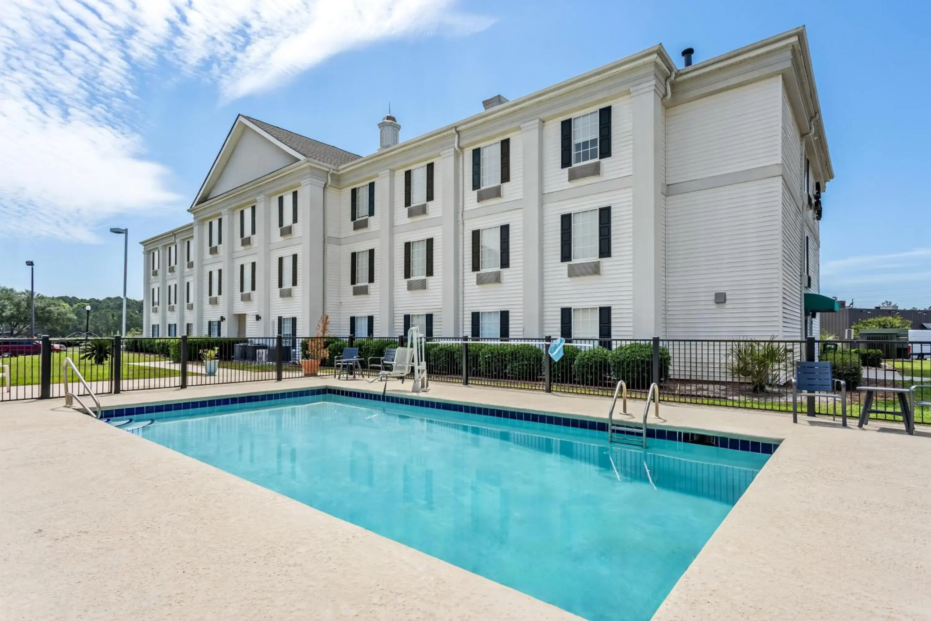 Property building in Quality Inn Pooler - Savannah I-95 Property building in Quality Inn Pooler - Savannah I-95