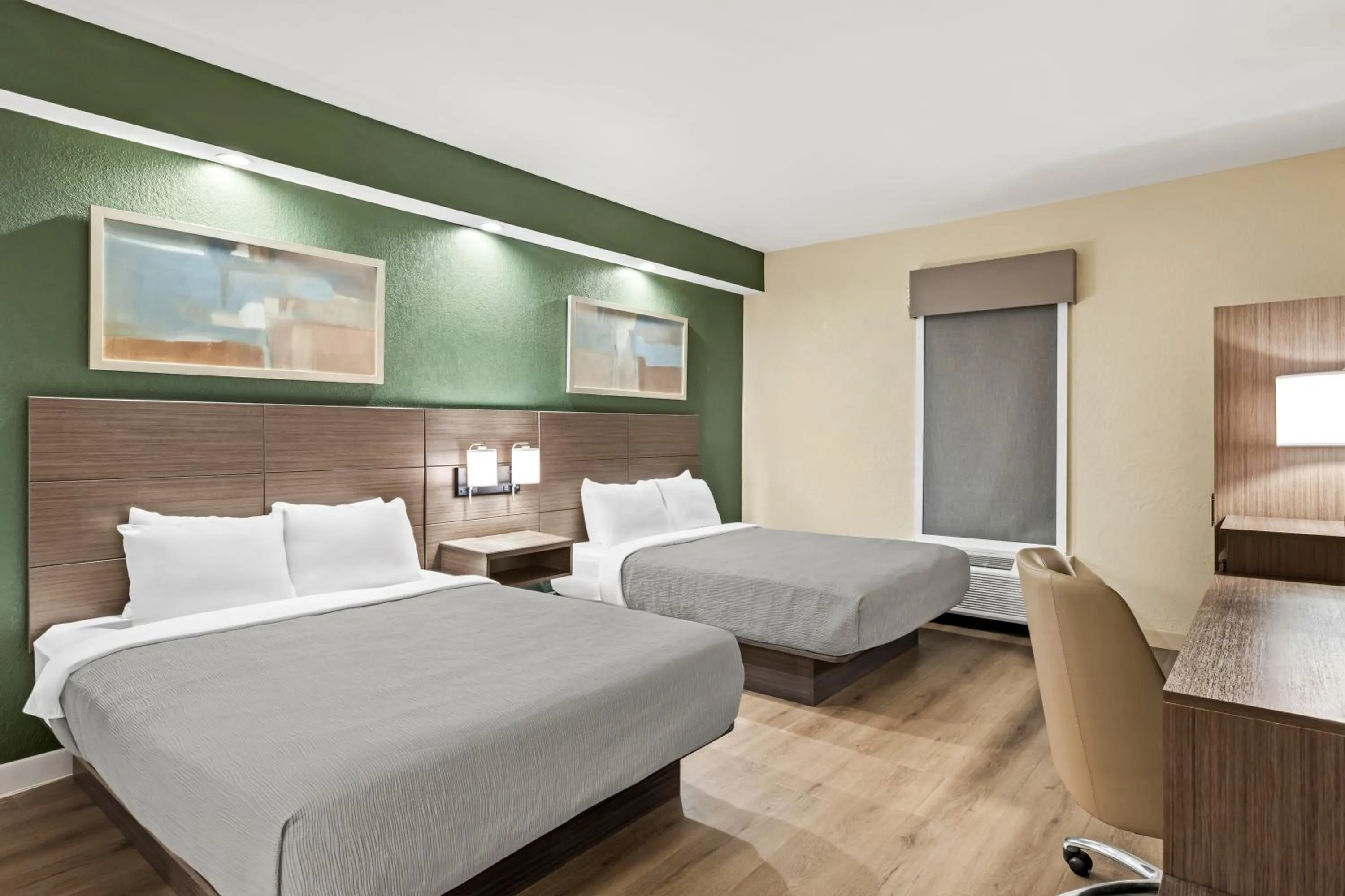 Bed in Quality Inn Pooler - Savannah I-95