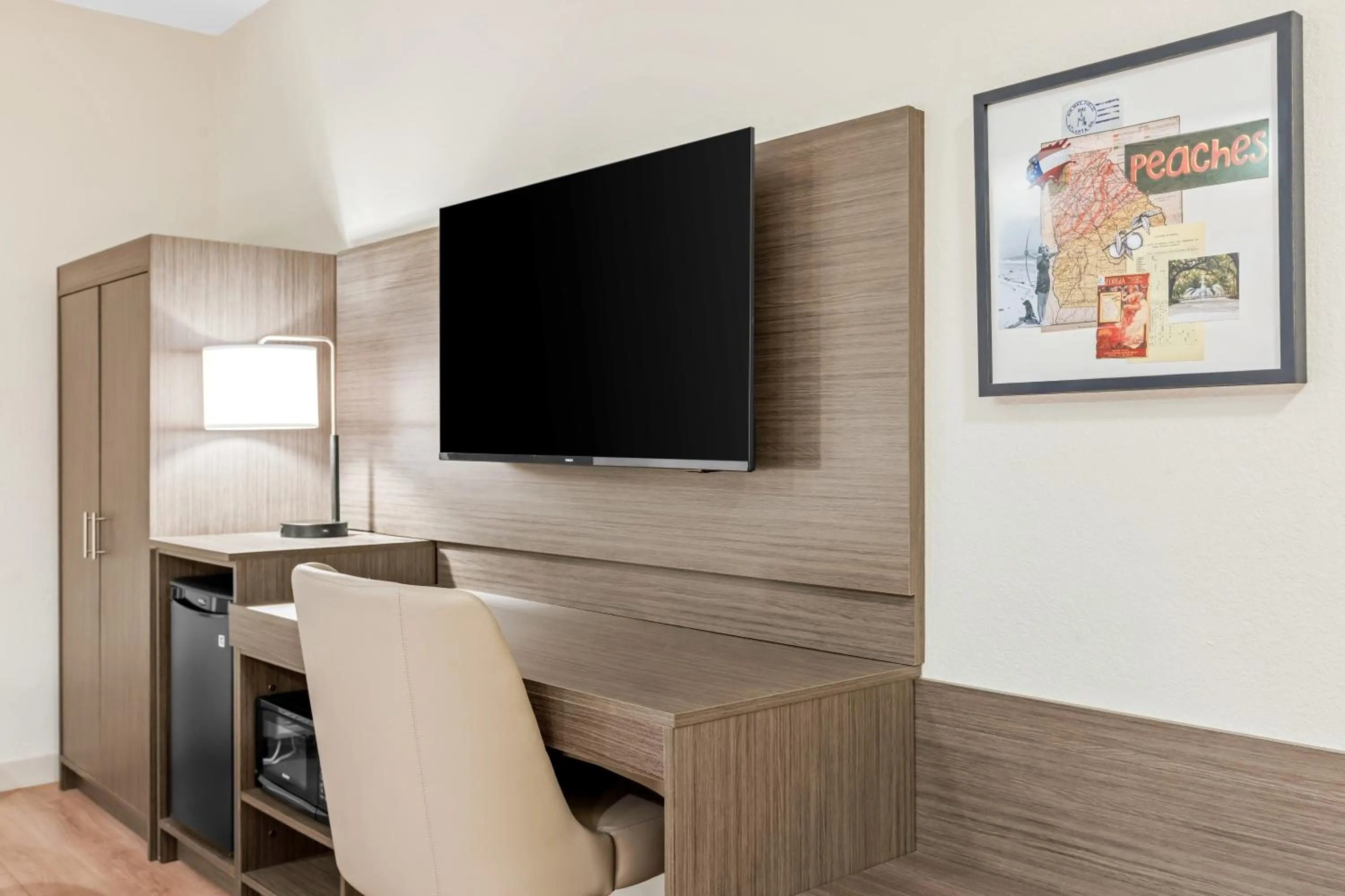 TV and multimedia in Quality Inn Pooler - Savannah I-95