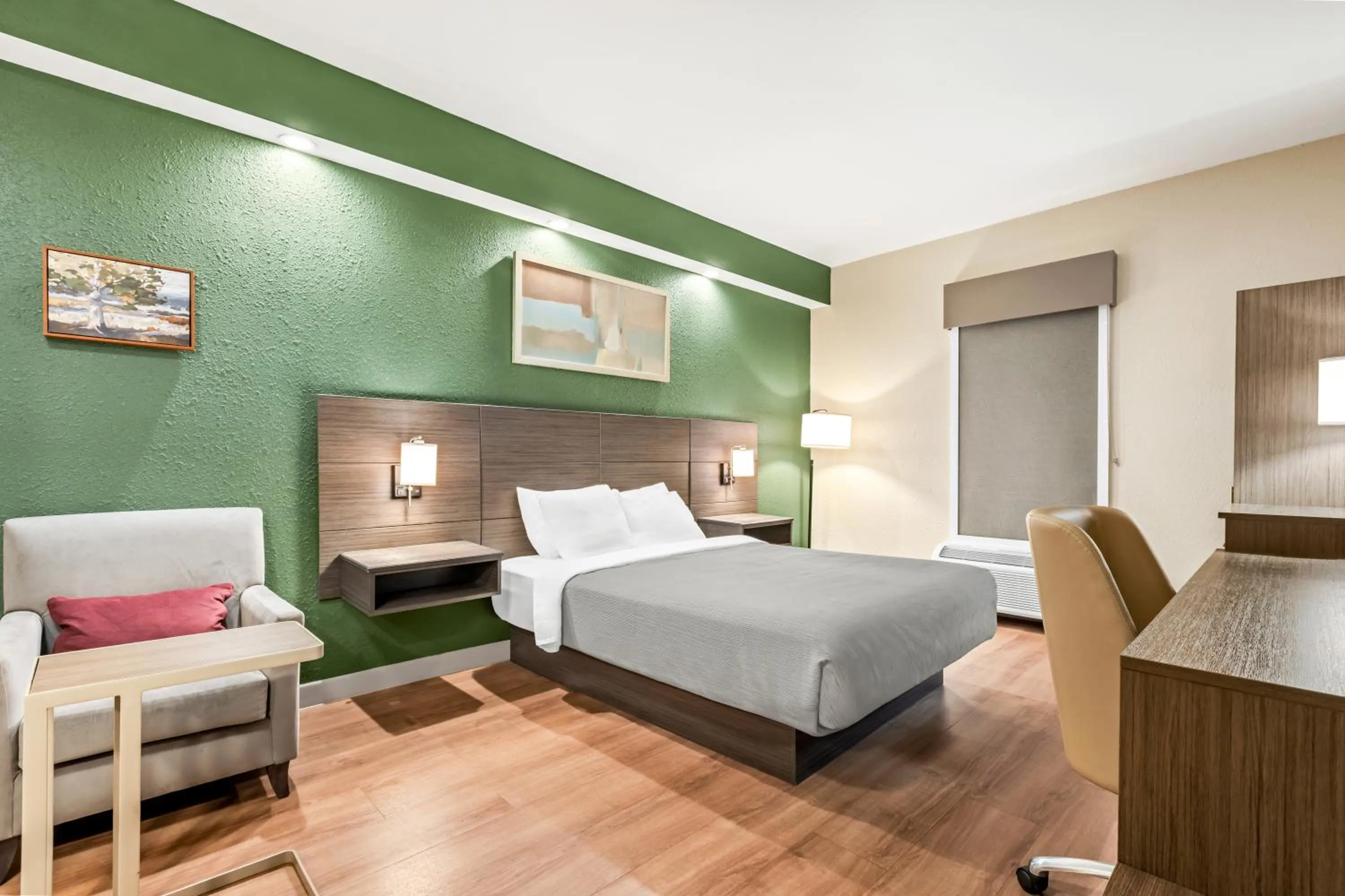 Bed in Quality Inn Pooler - Savannah I-95