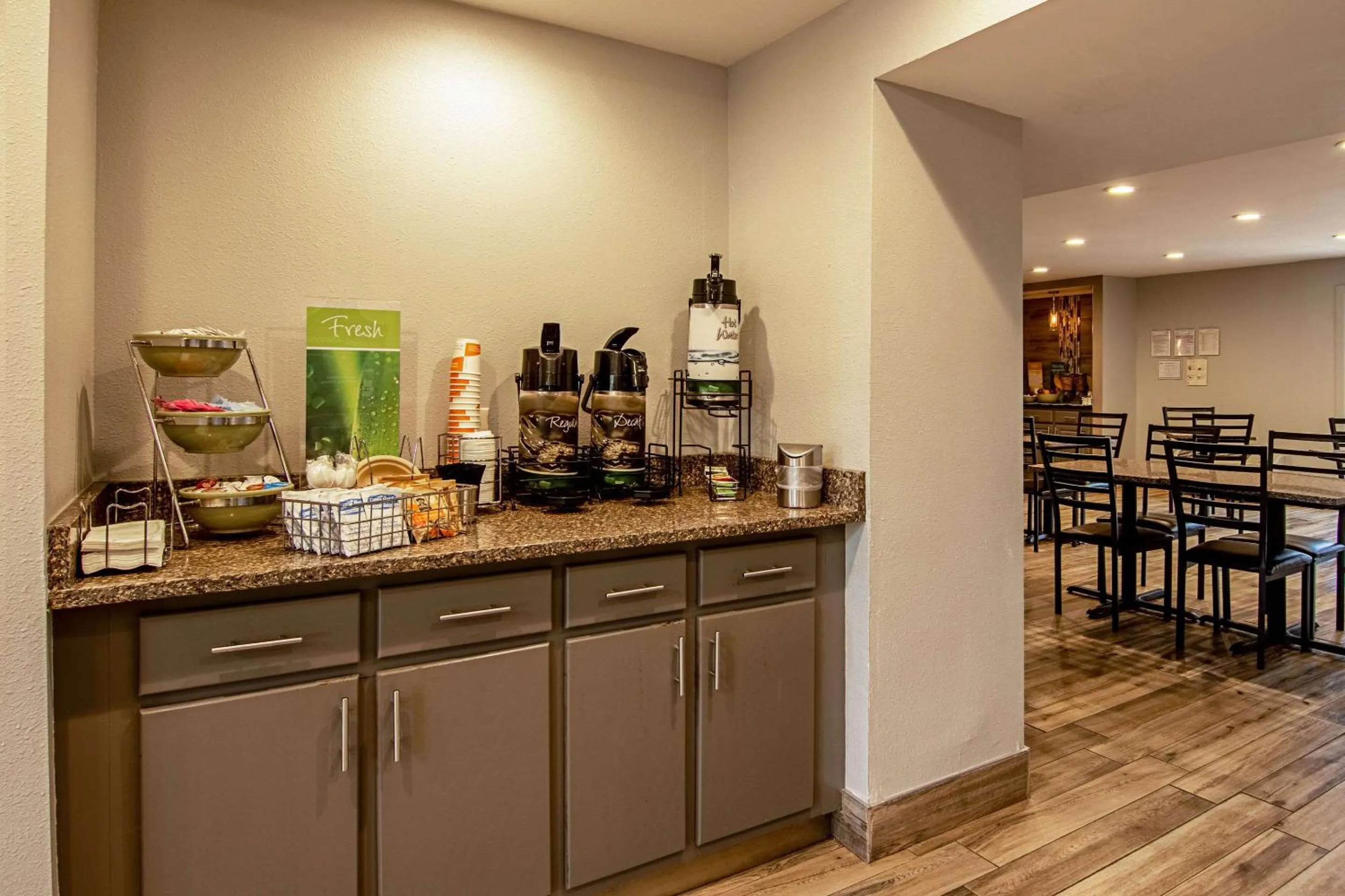 Breakfast in Quality Inn Lagrange East I-85