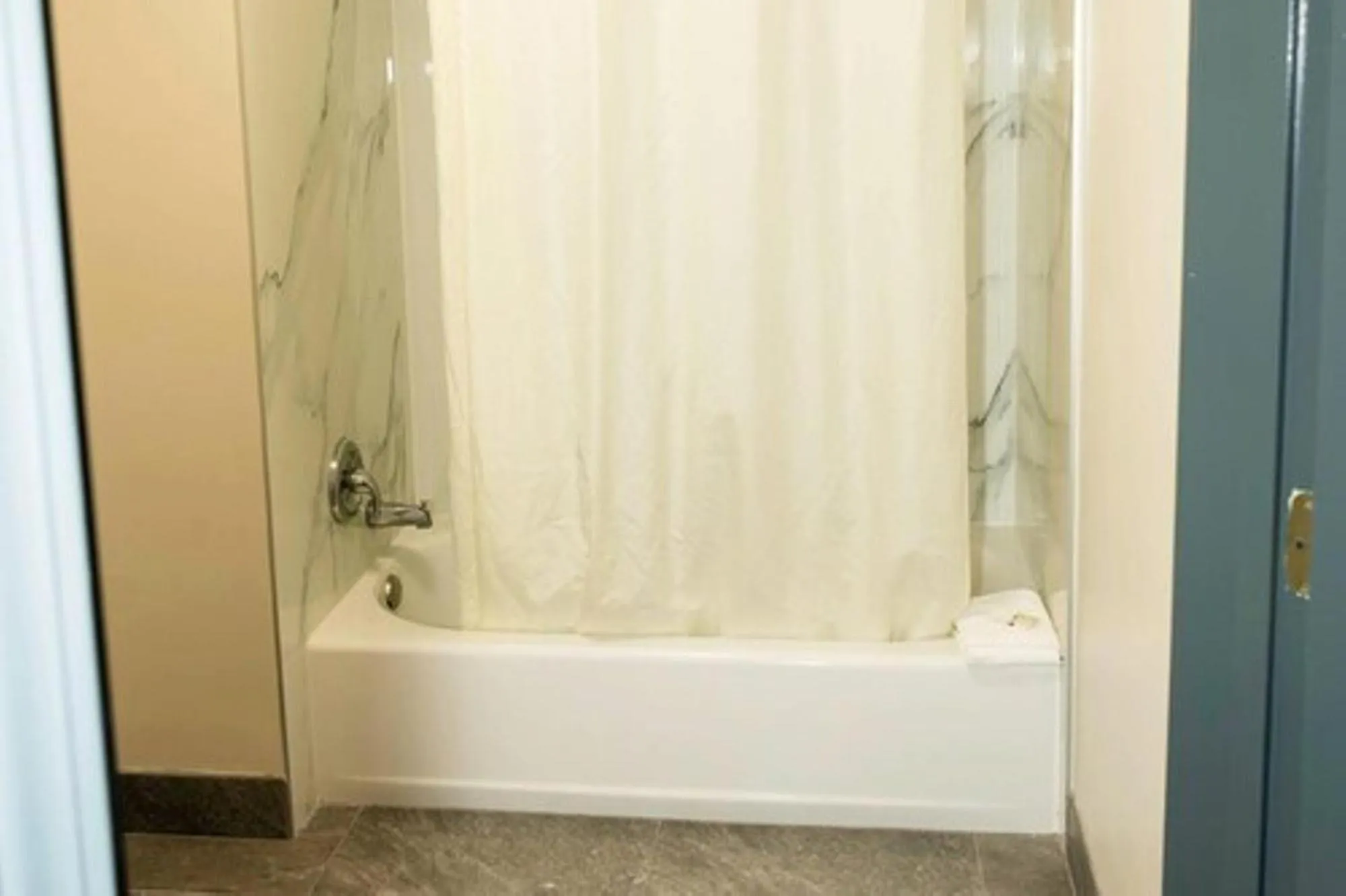 Bathroom in Quality Inn Rome South