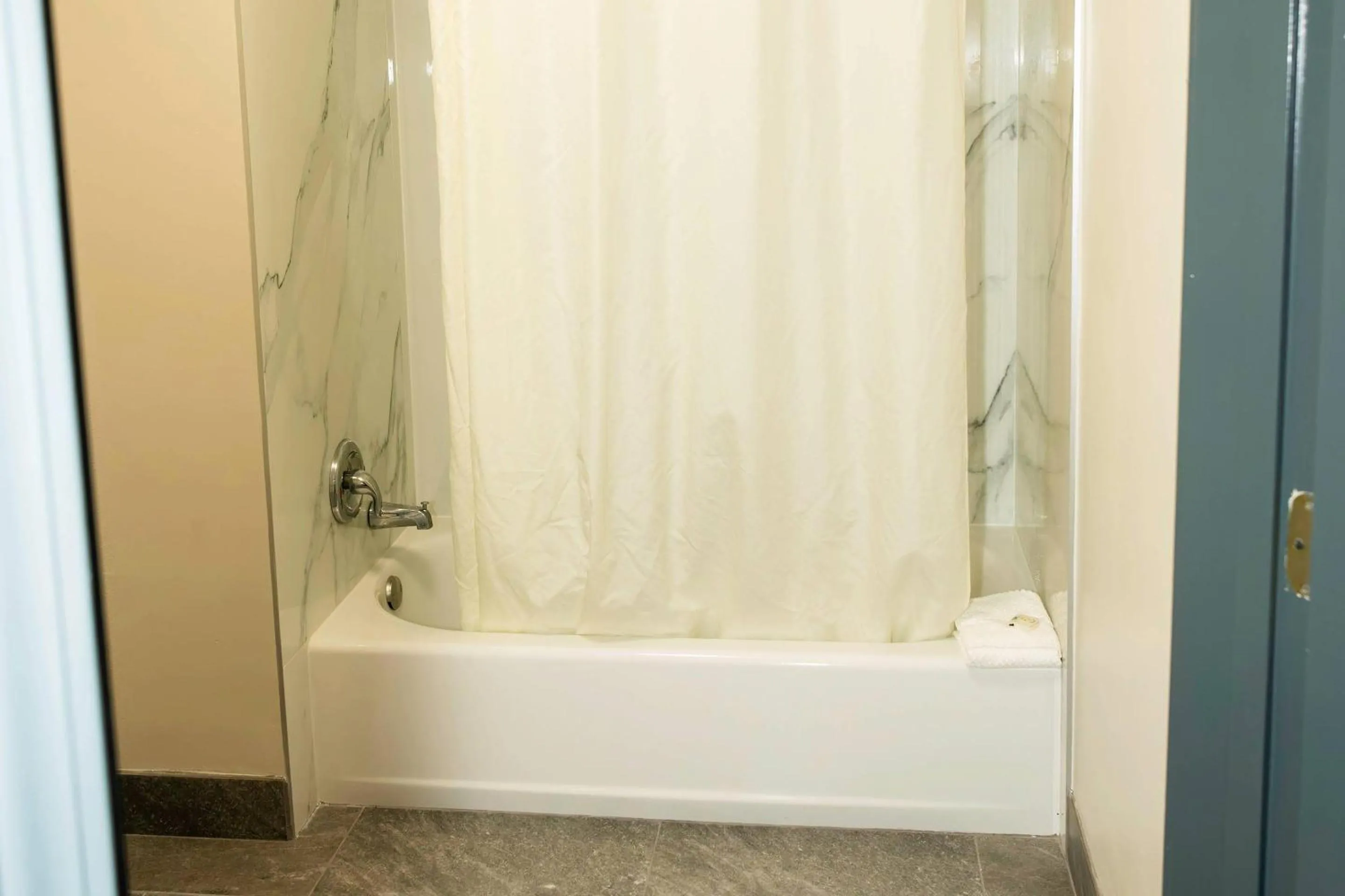 Bedroom in Quality Inn Rome South