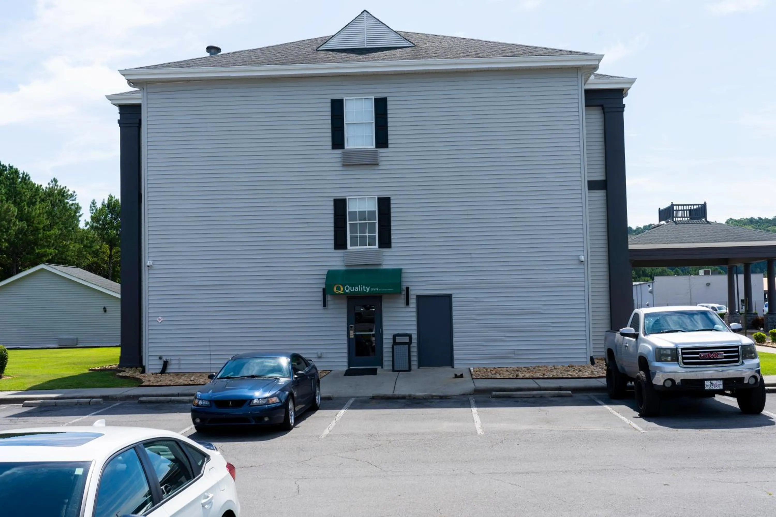 Parking in Quality Inn Rome South