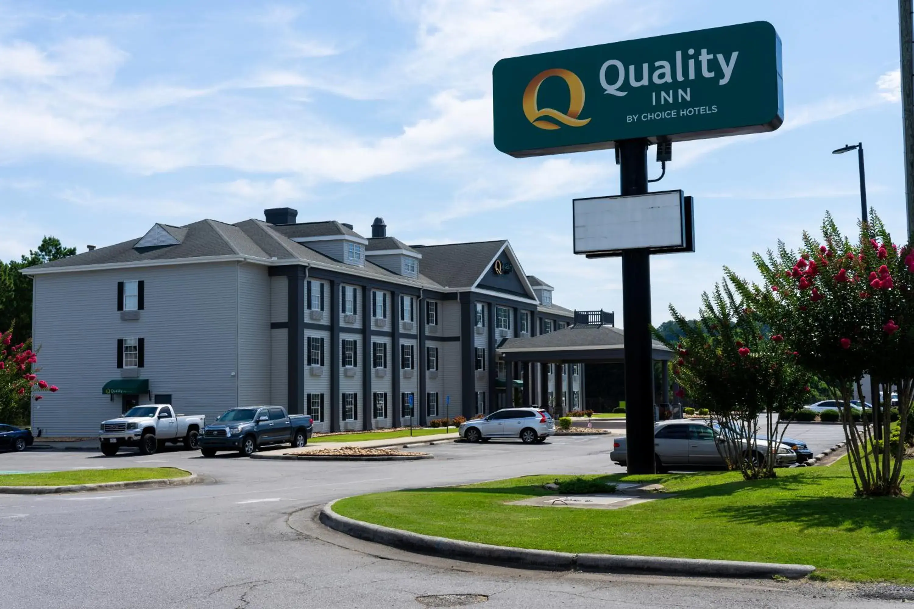 Property building in Quality Inn Rome South Property building in Quality Inn Rome South