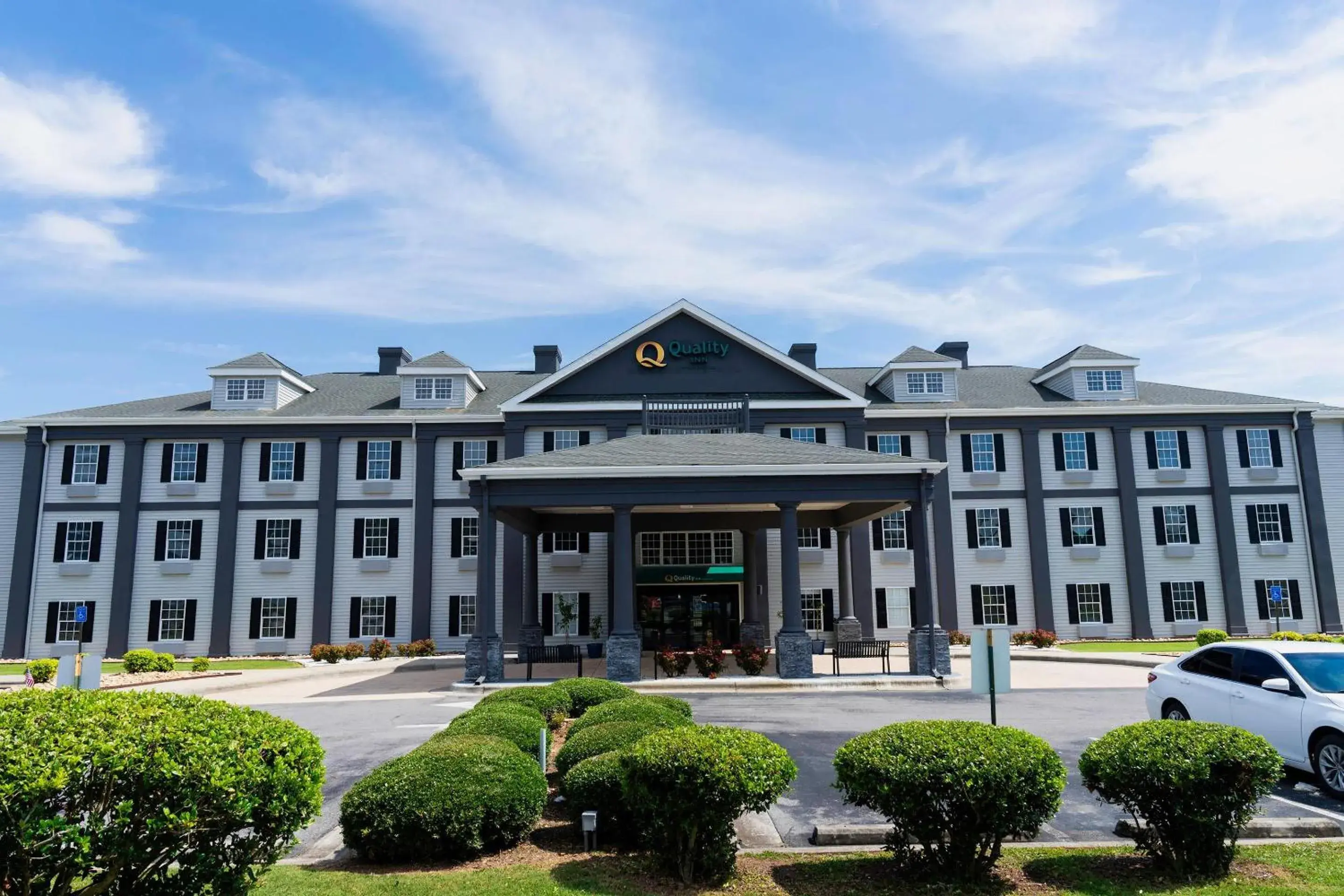 Property building in Quality Inn Rome South Property building in Quality Inn Rome South