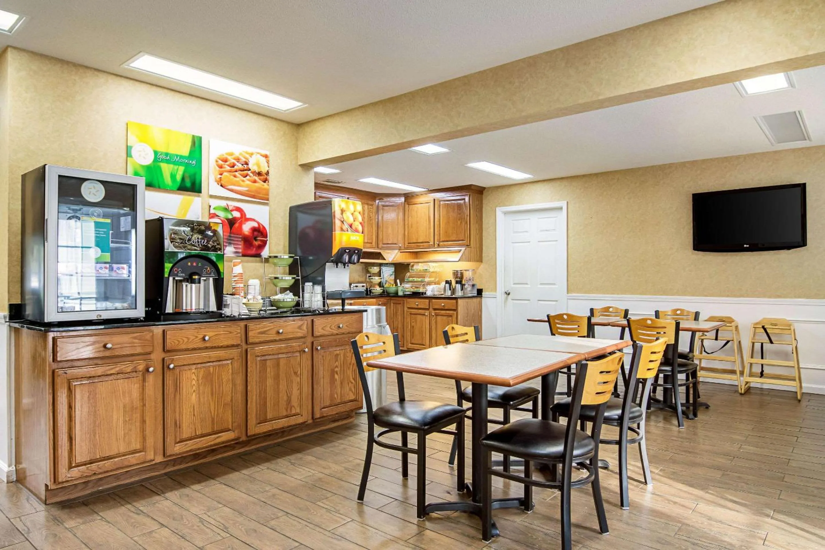 Restaurant/places to eat in Quality Inn Thomaston