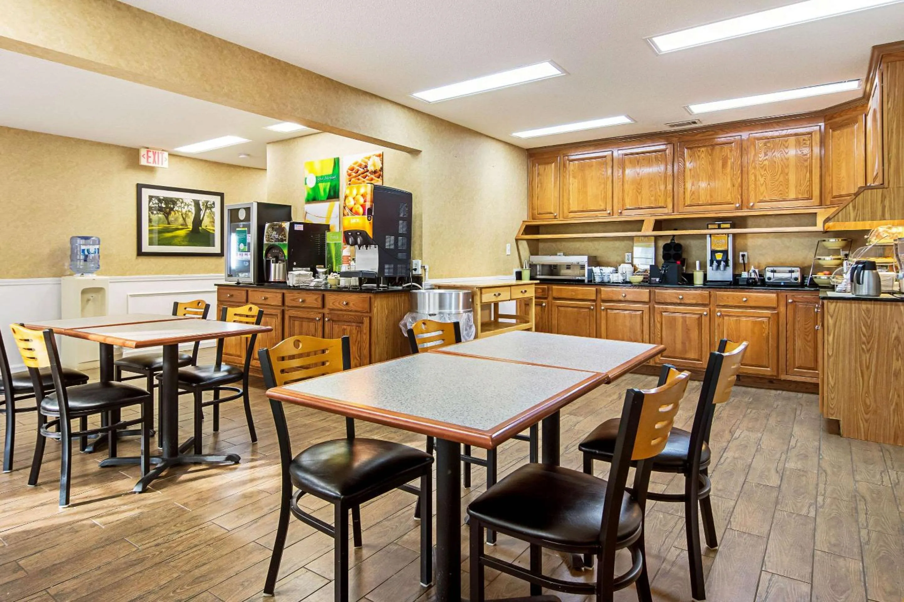 Restaurant/places to eat in Quality Inn Thomaston