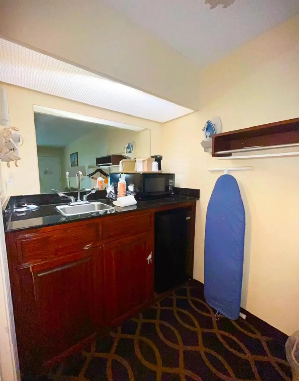 minibar in Quality Inn