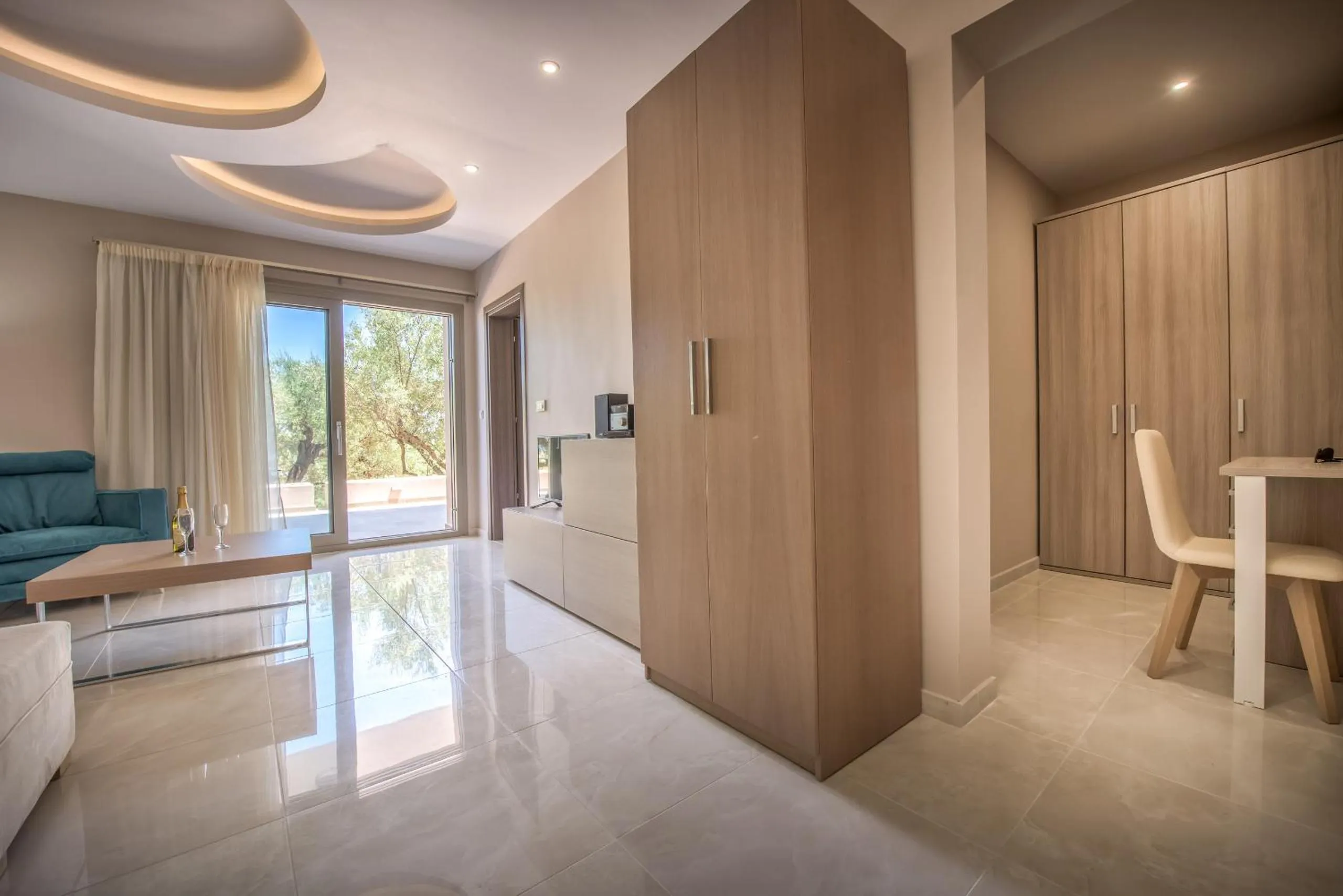 Living room in Koukounaria Hotel & Suites