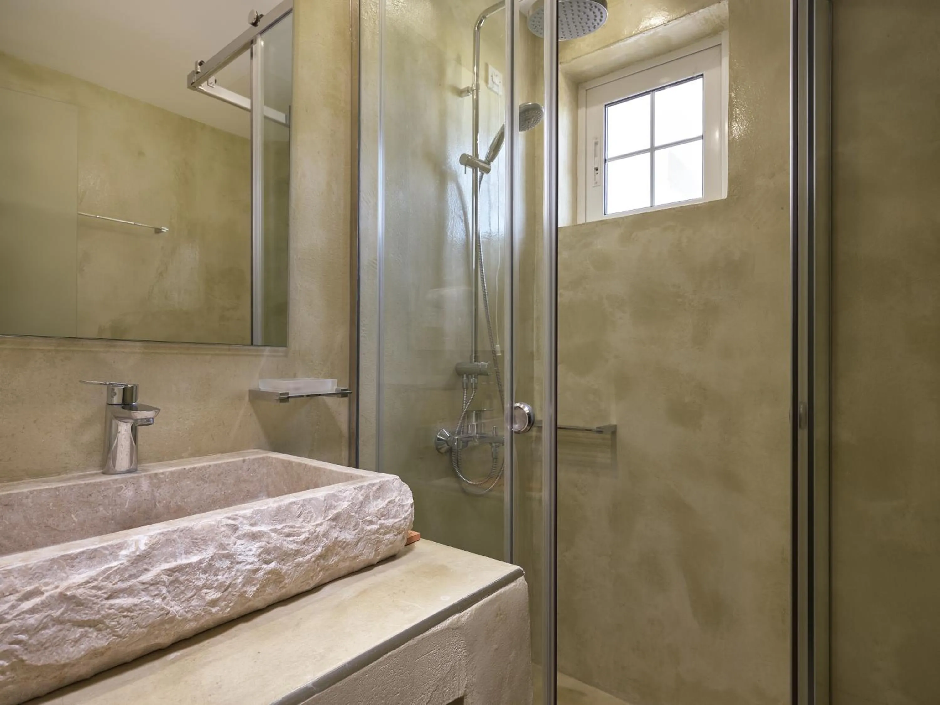Shower in Koukounaria Hotel & Suites
