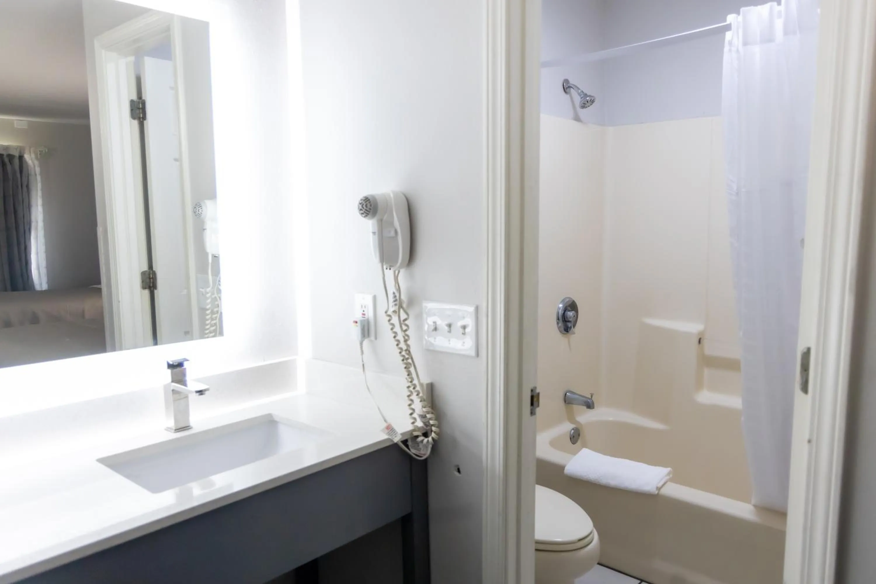 Bathroom in Quality Inn Carrollton Medical Center