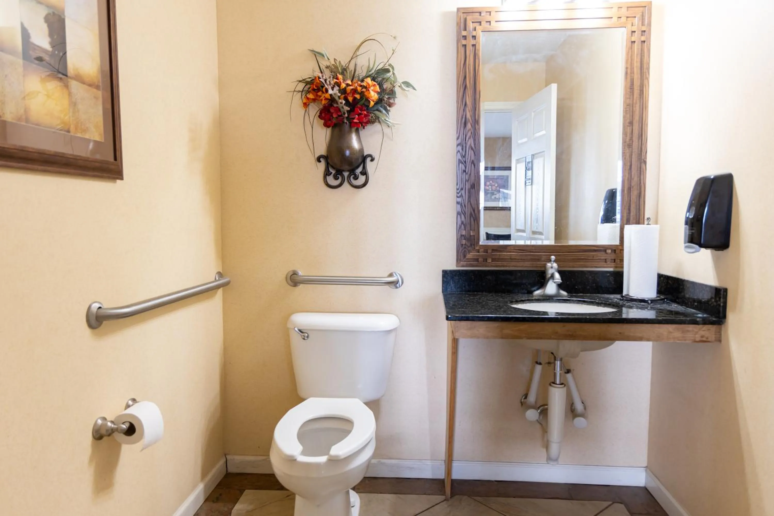 Bathroom in Quality Inn Carrollton Medical Center