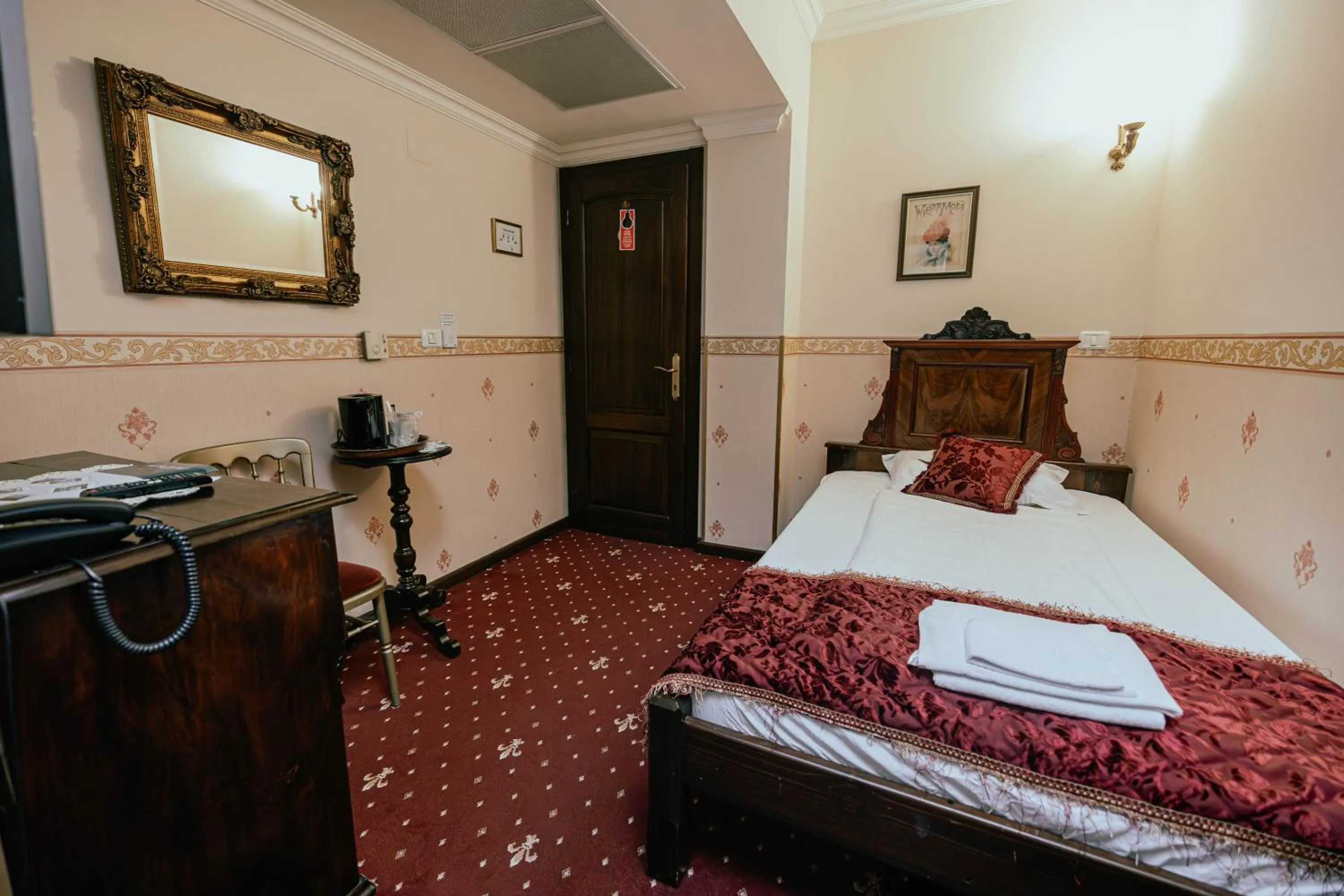 Bed in Casa del Sole Boutique Hotel Timisoara