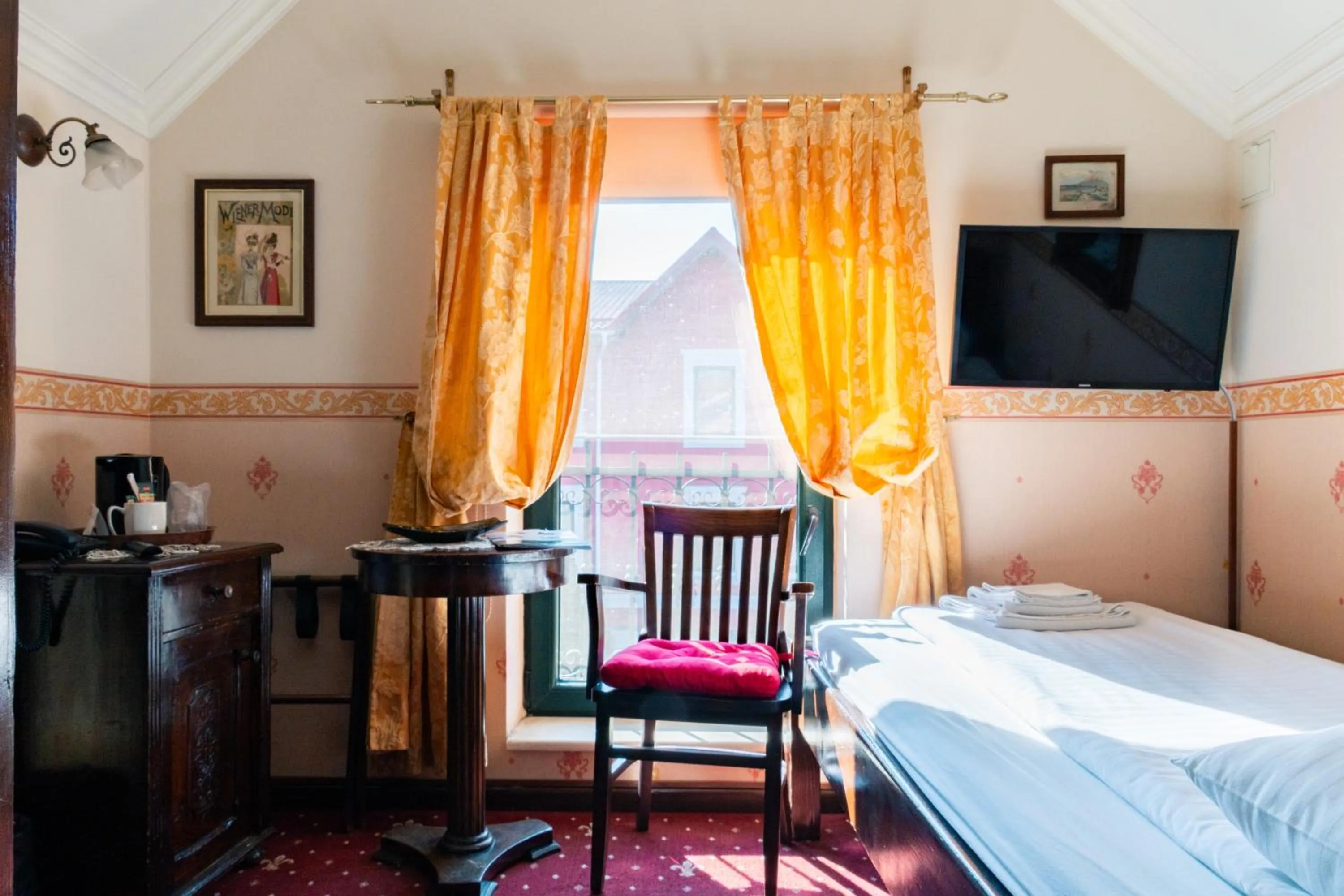 Bed in Casa del Sole Boutique Hotel Timisoara