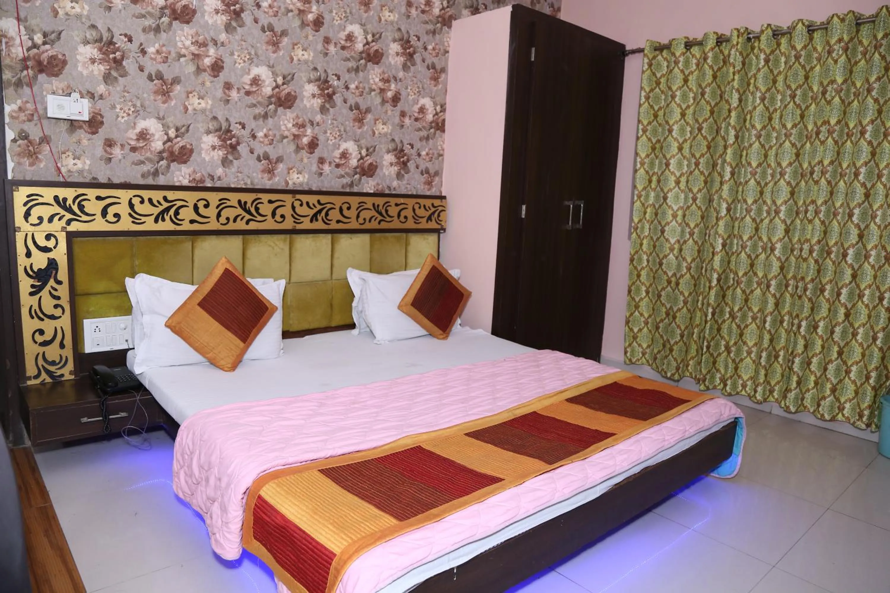 Bed in Hotel Shri Karni Vilas & SPA