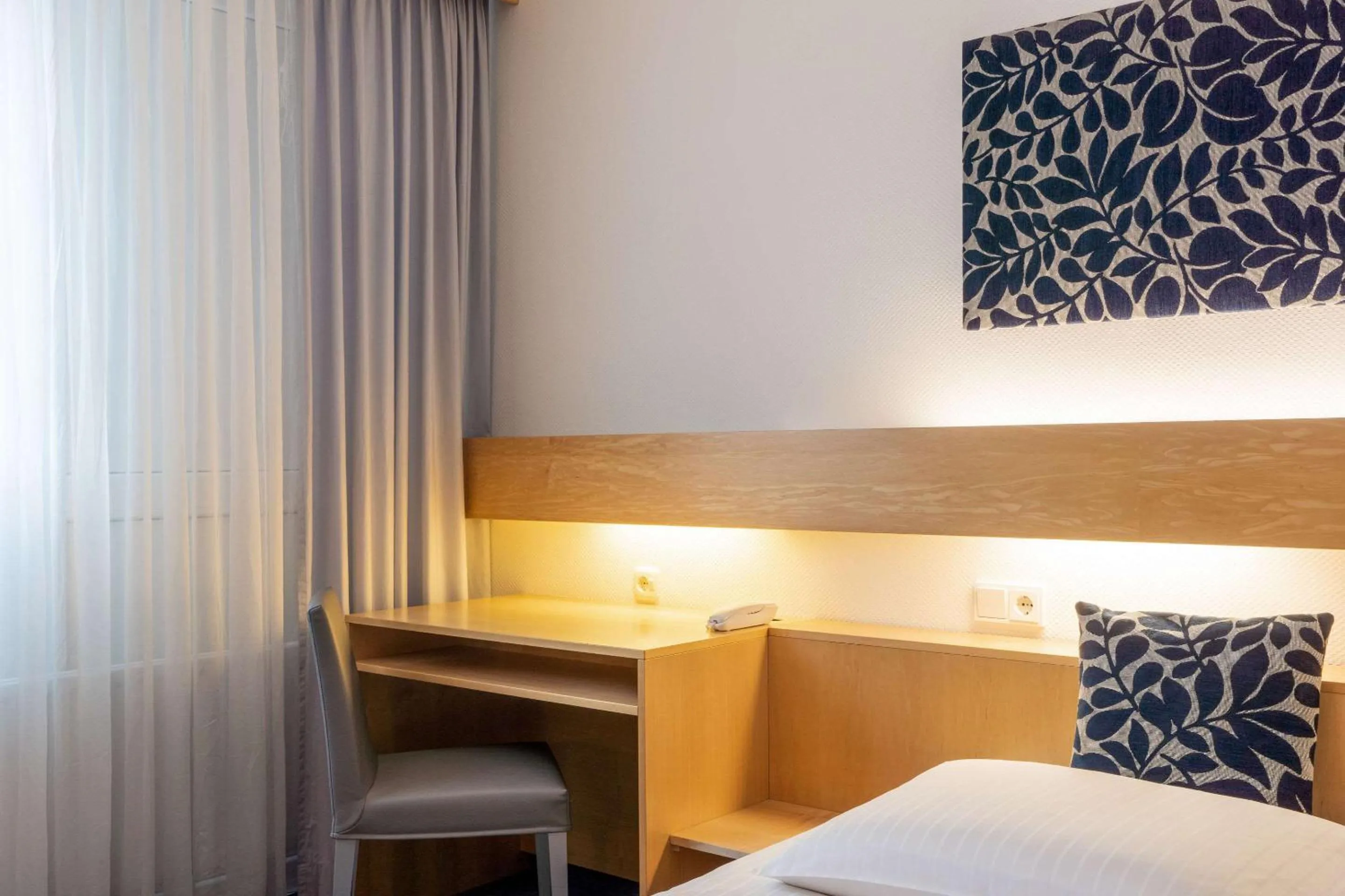 Photo of the whole room, Bed in Comfort Hotel Atlantic Muenchen Sued