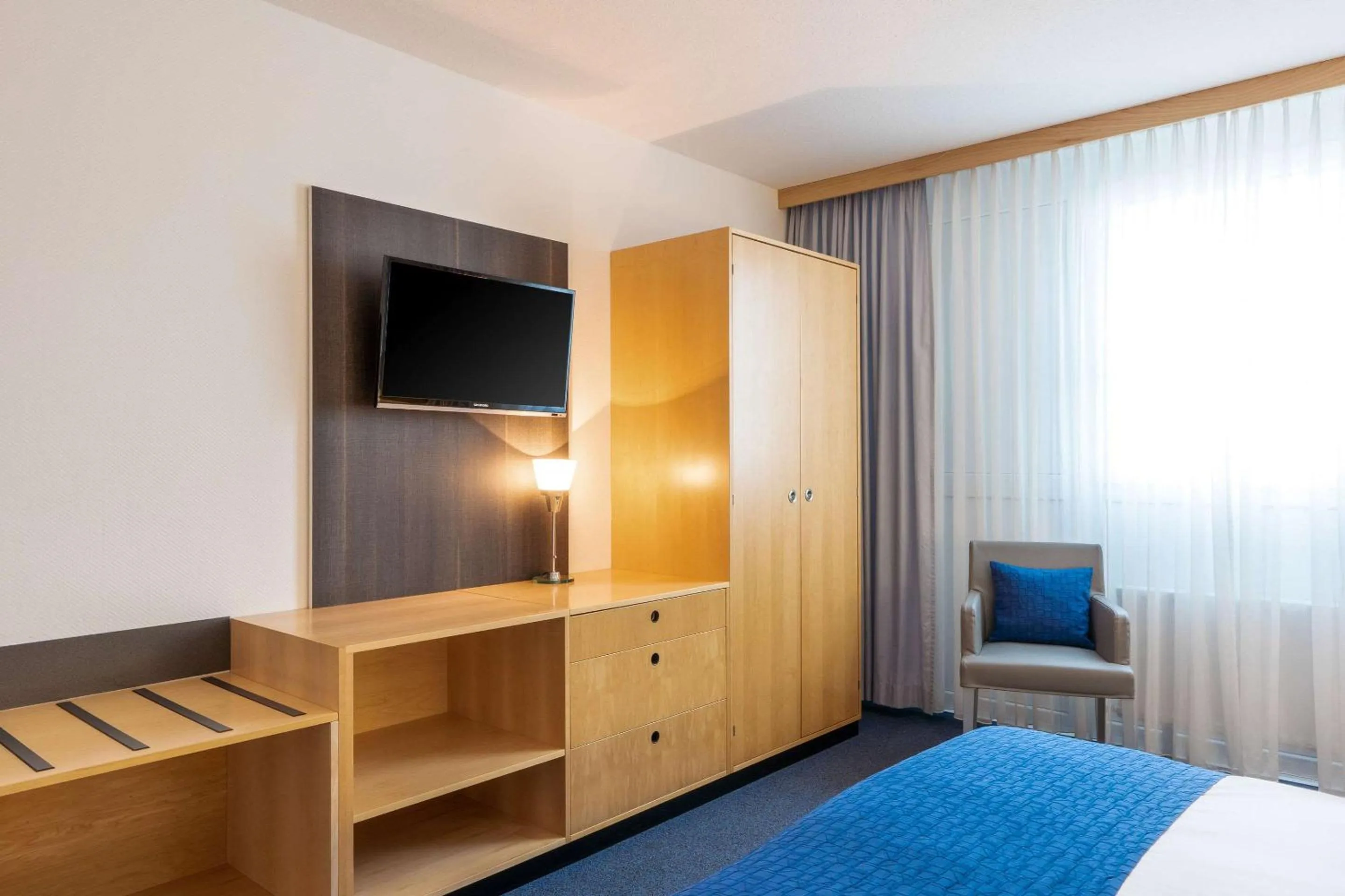 Photo of the whole room, Bed in Comfort Hotel Atlantic Muenchen Sued