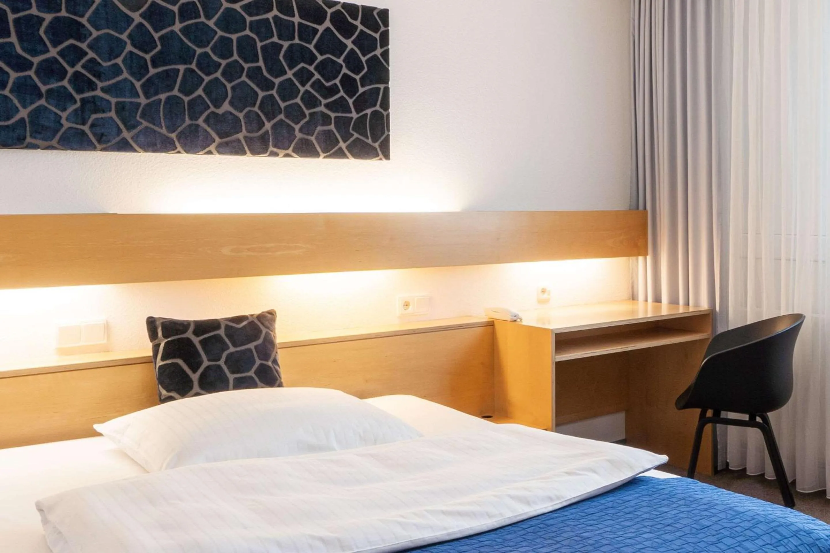 Photo of the whole room, Bed in Comfort Hotel Atlantic Muenchen Sued