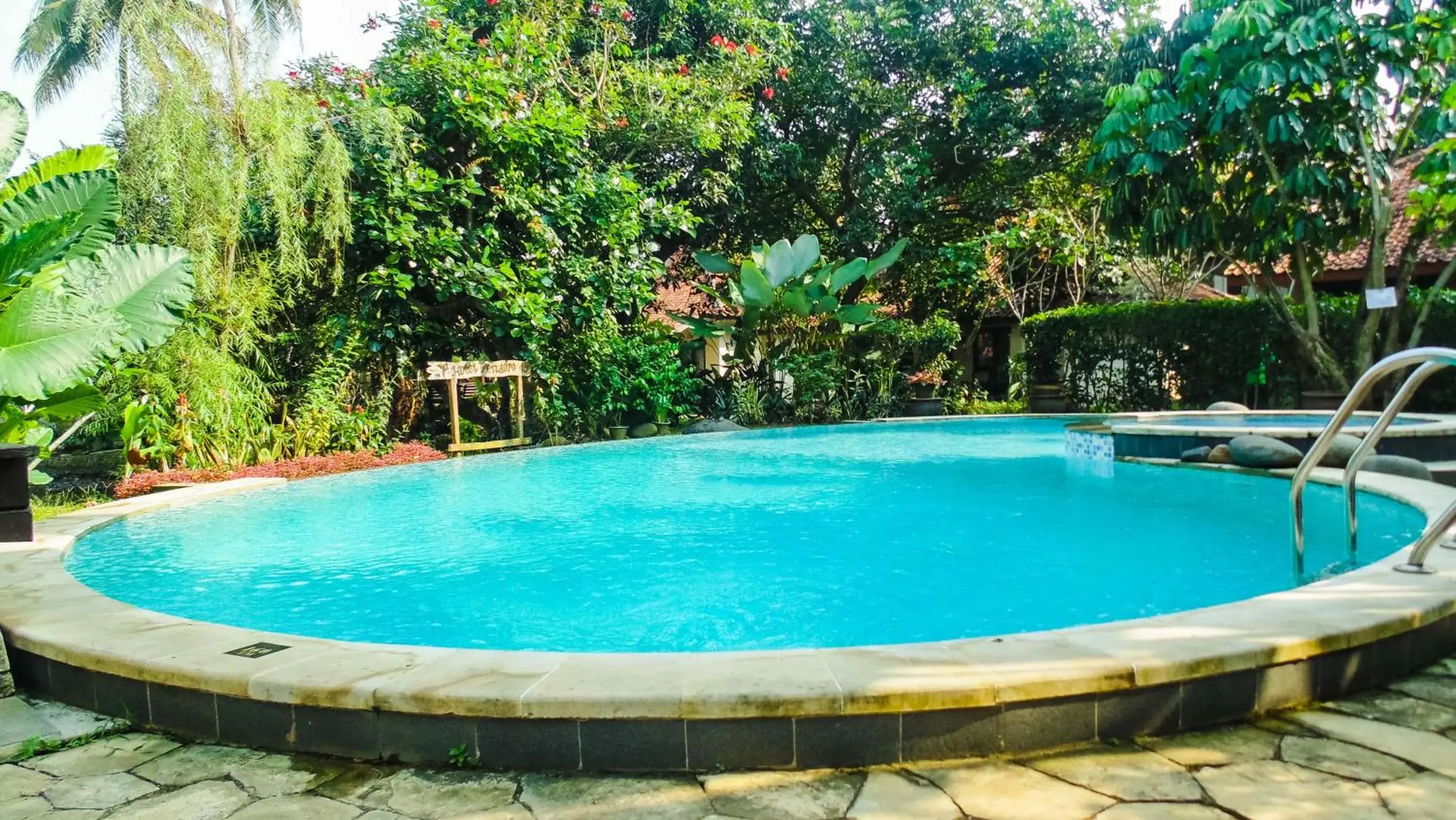 Swimming pool in Pendopo 45 Resort Swimming pool in Pendopo 45 Resort