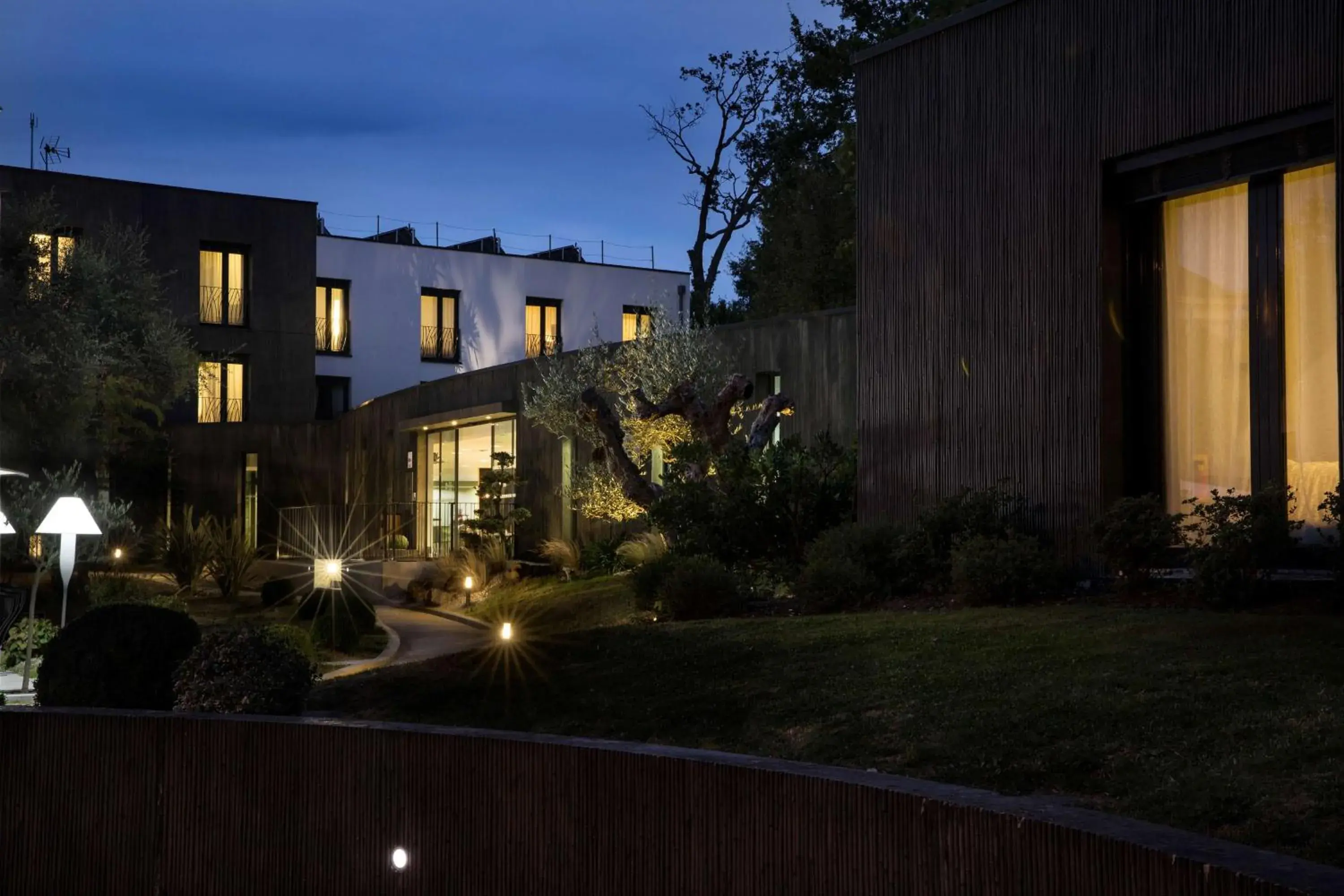 Property building in Best Western Plus Hotel De La Regate-Erdre Property building in Best Western Plus Hotel De La Regate-Erdre