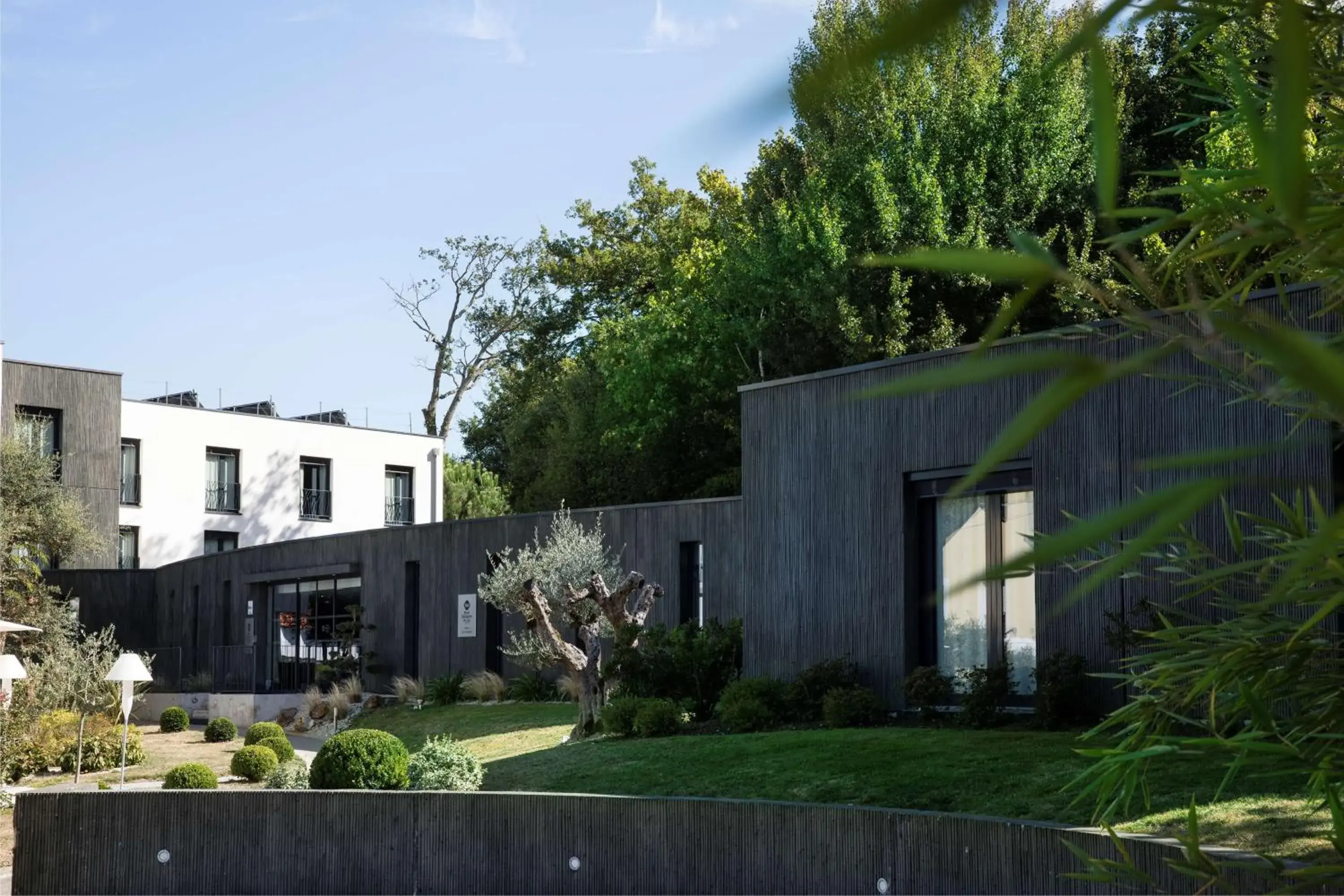 Property building in Best Western Plus Hotel De La Regate-Erdre Property building in Best Western Plus Hotel De La Regate-Erdre