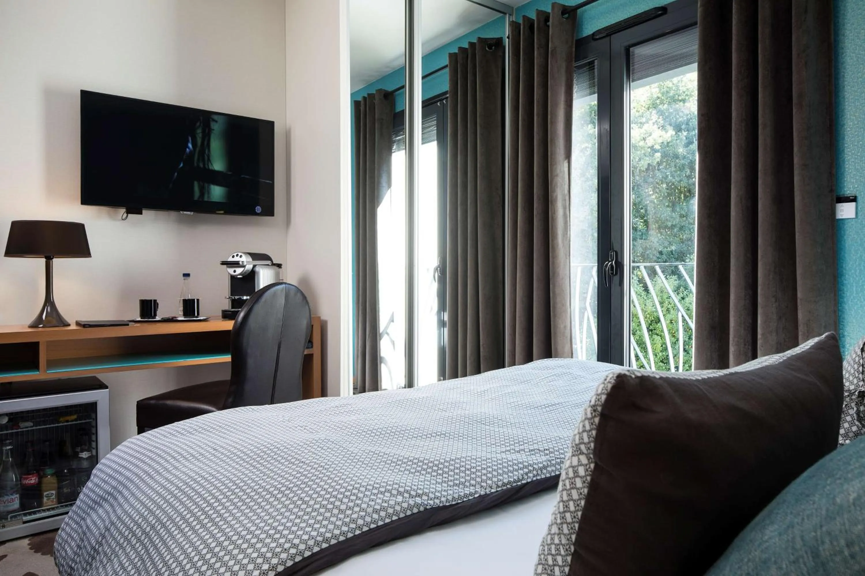 Photo of the whole room, Bed in Best Western Plus Hotel De La Regate-Erdre