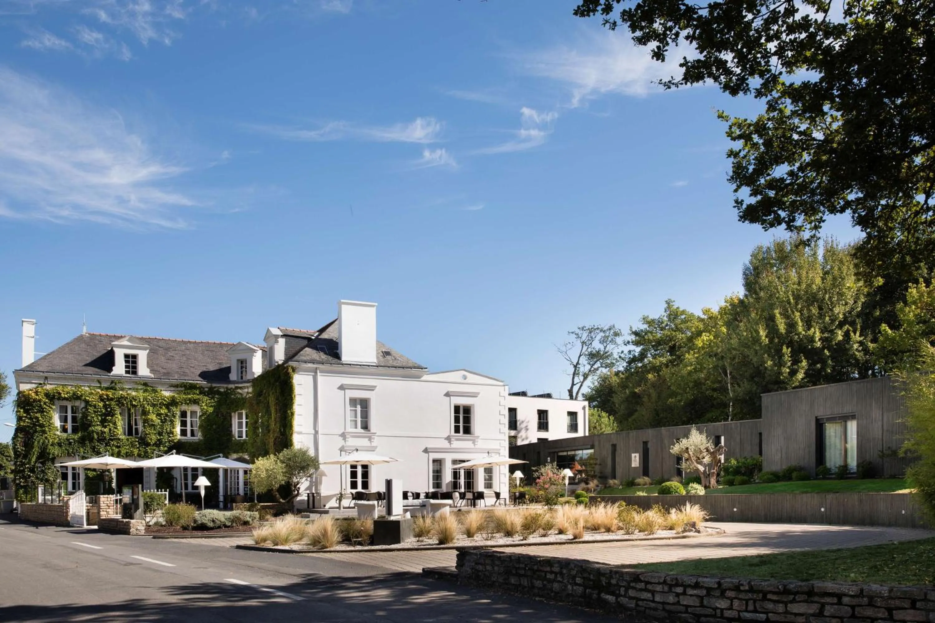 Property building in Best Western Plus Hotel De La Regate-Erdre