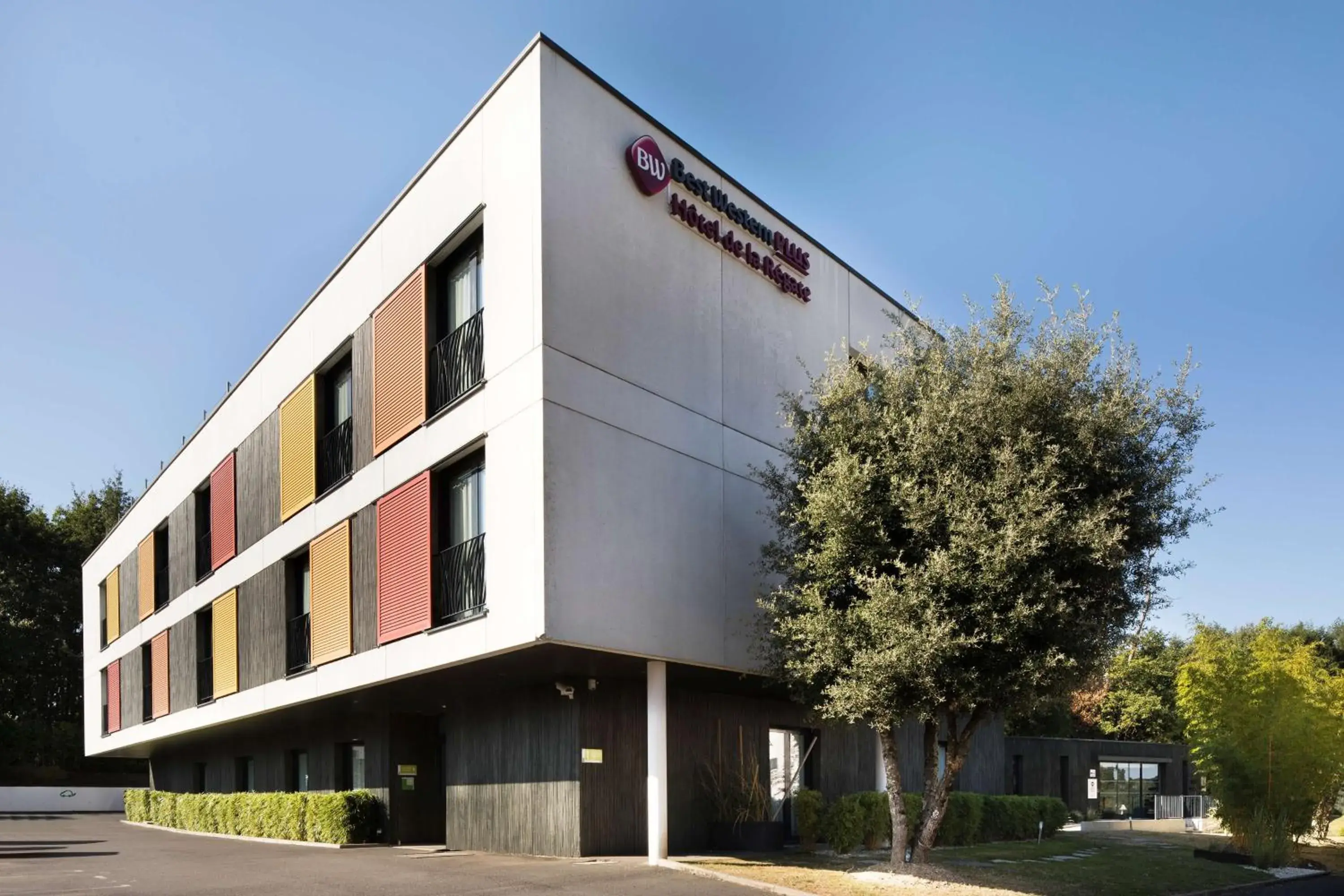 Property building in Best Western Plus Hotel De La Regate-Erdre Property building in Best Western Plus Hotel De La Regate-Erdre