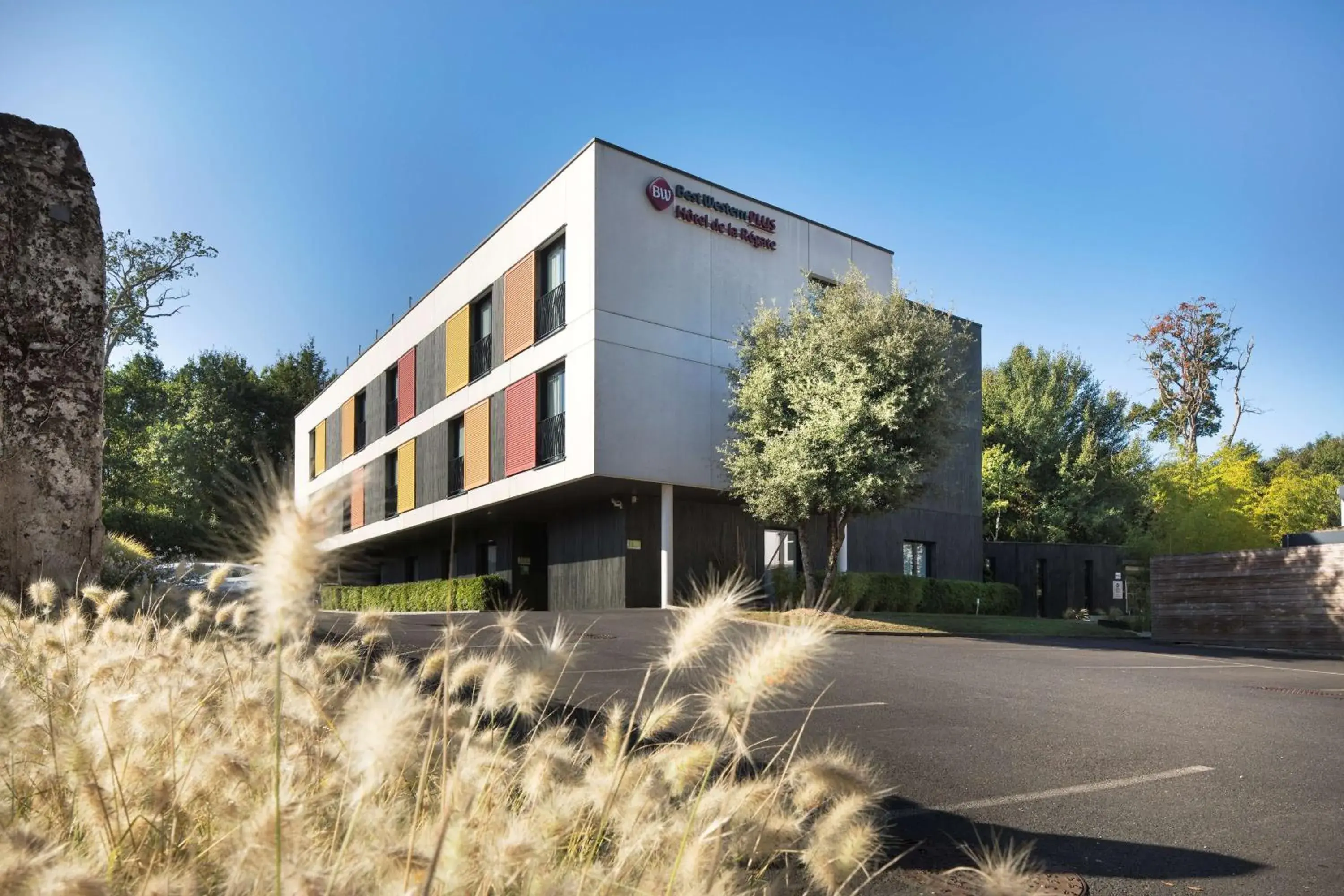 Property building in Best Western Plus Hotel De La Regate-Erdre Property building in Best Western Plus Hotel De La Regate-Erdre