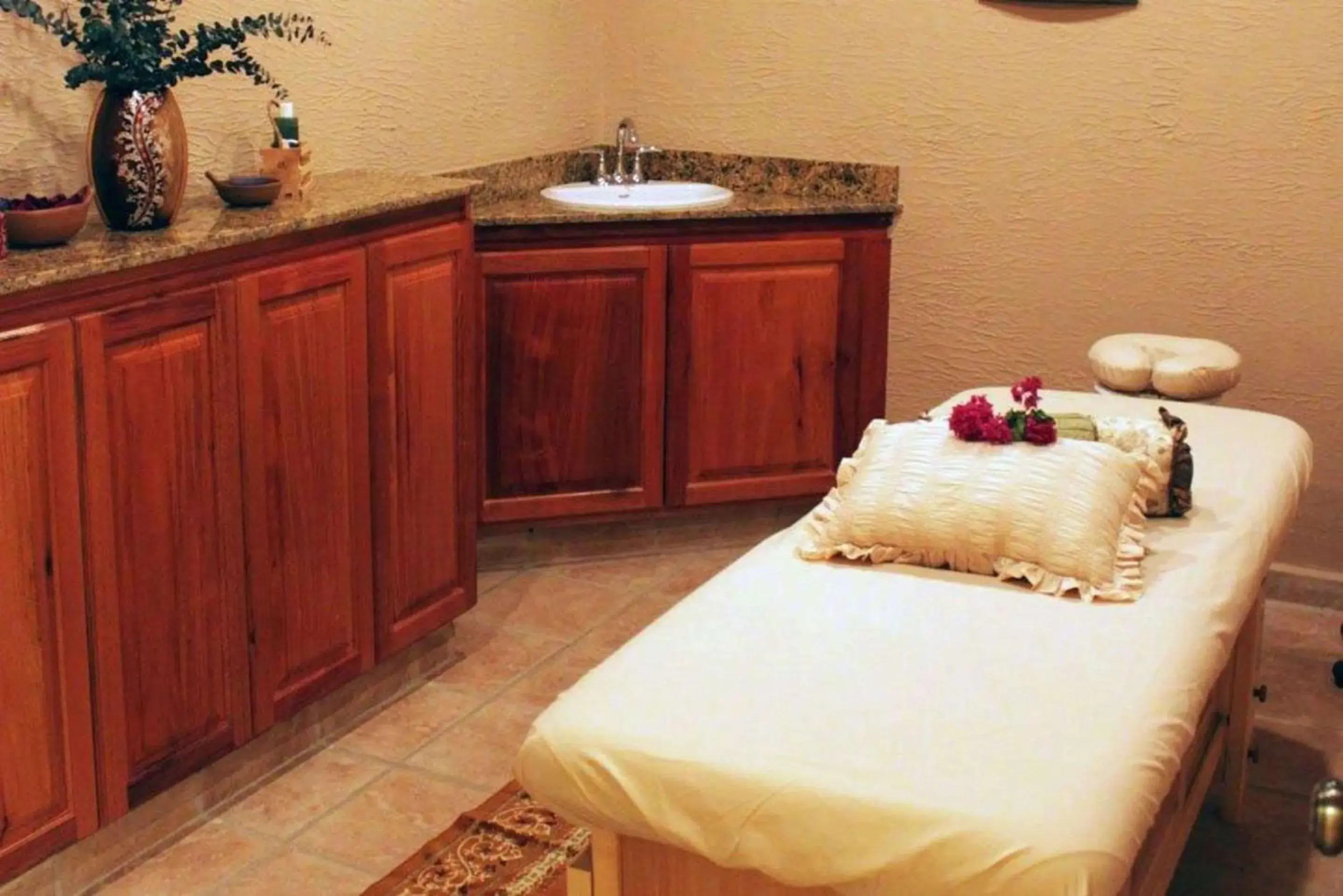 Other, Bed in Clarion Suites Roatan at Pineapple Villas Other, Bed in Clarion Suites Roatan at Pineapple Villas