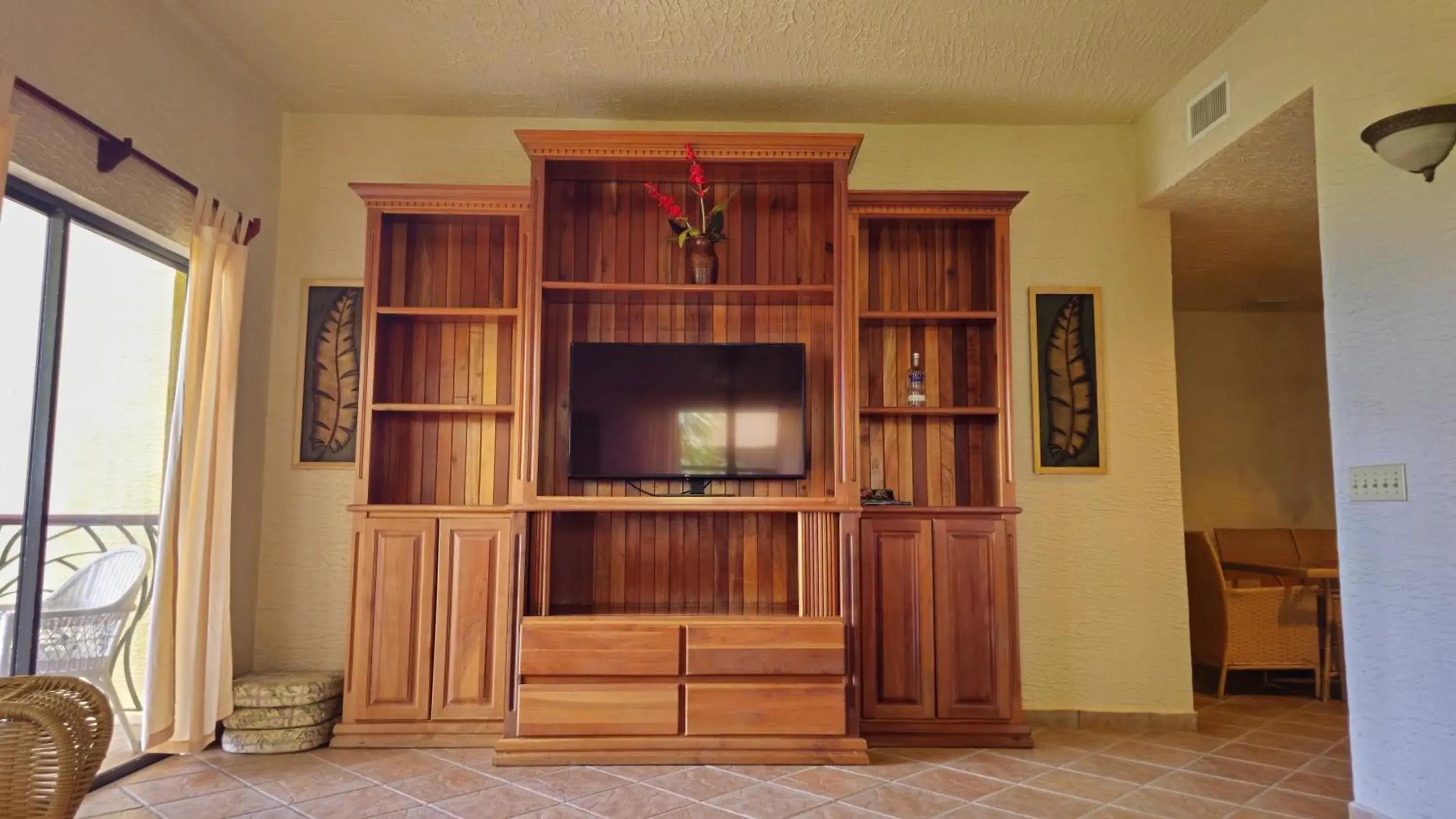 Living room in Clarion Suites Roatan at Pineapple Villas Living room in Clarion Suites Roatan at Pineapple Villas