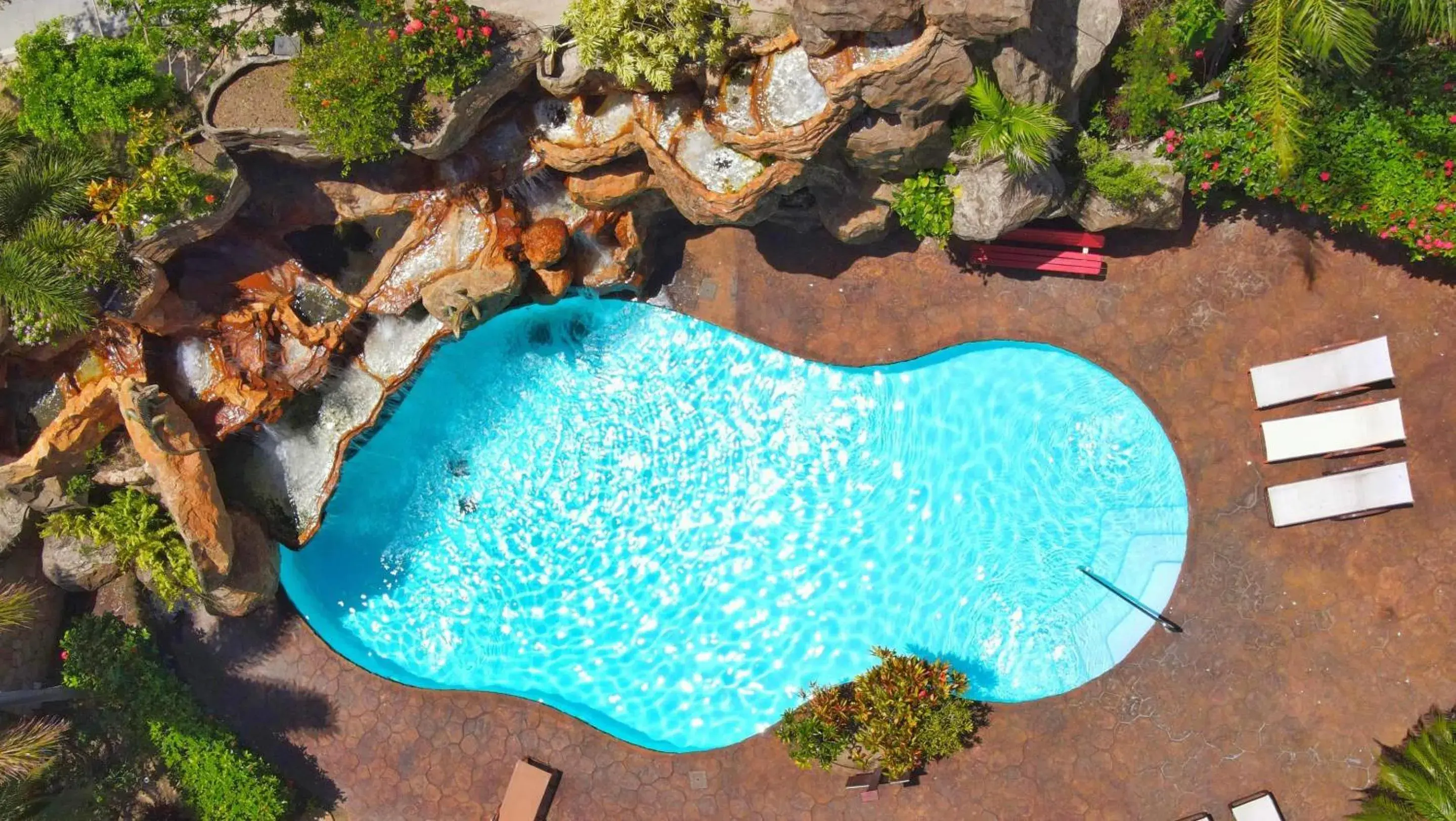 Swimming pool in Clarion Suites Roatan at Pineapple Villas Swimming pool in Clarion Suites Roatan at Pineapple Villas