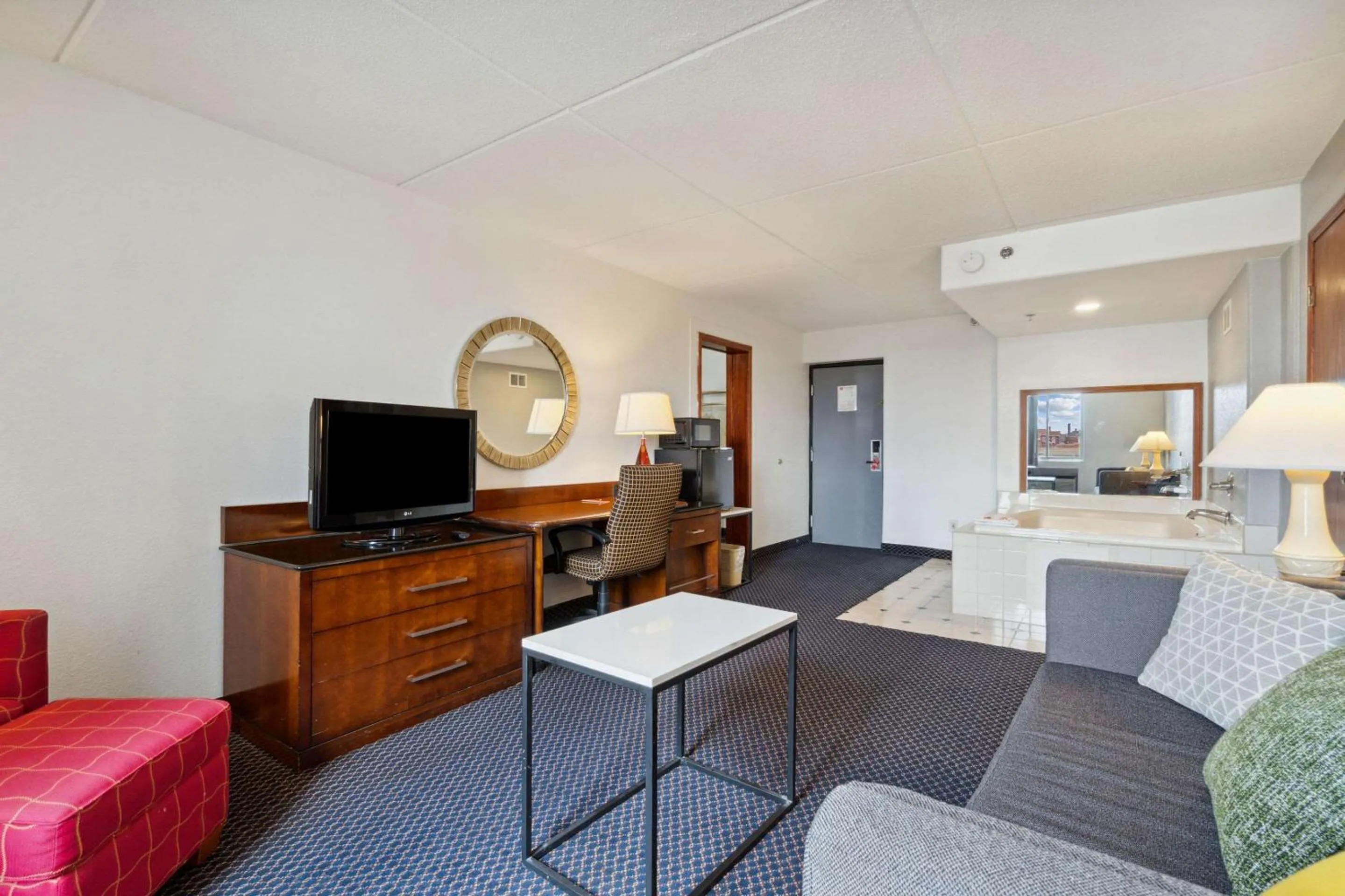 Living room in Econo Lodge Inn & Suites Waterloo Downtown