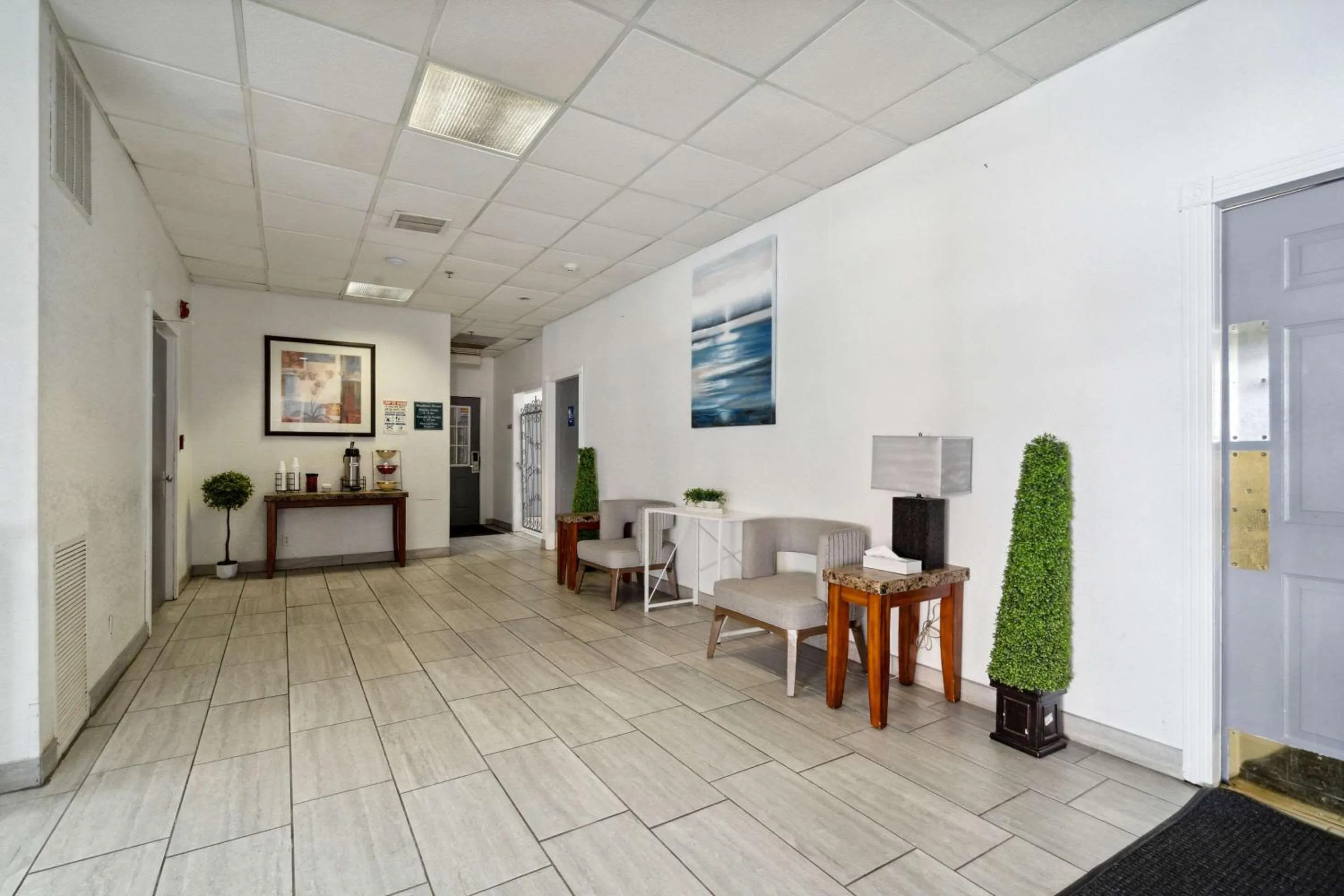 Restaurant/places to eat in Econo Lodge Inn & Suites Waterloo Downtown