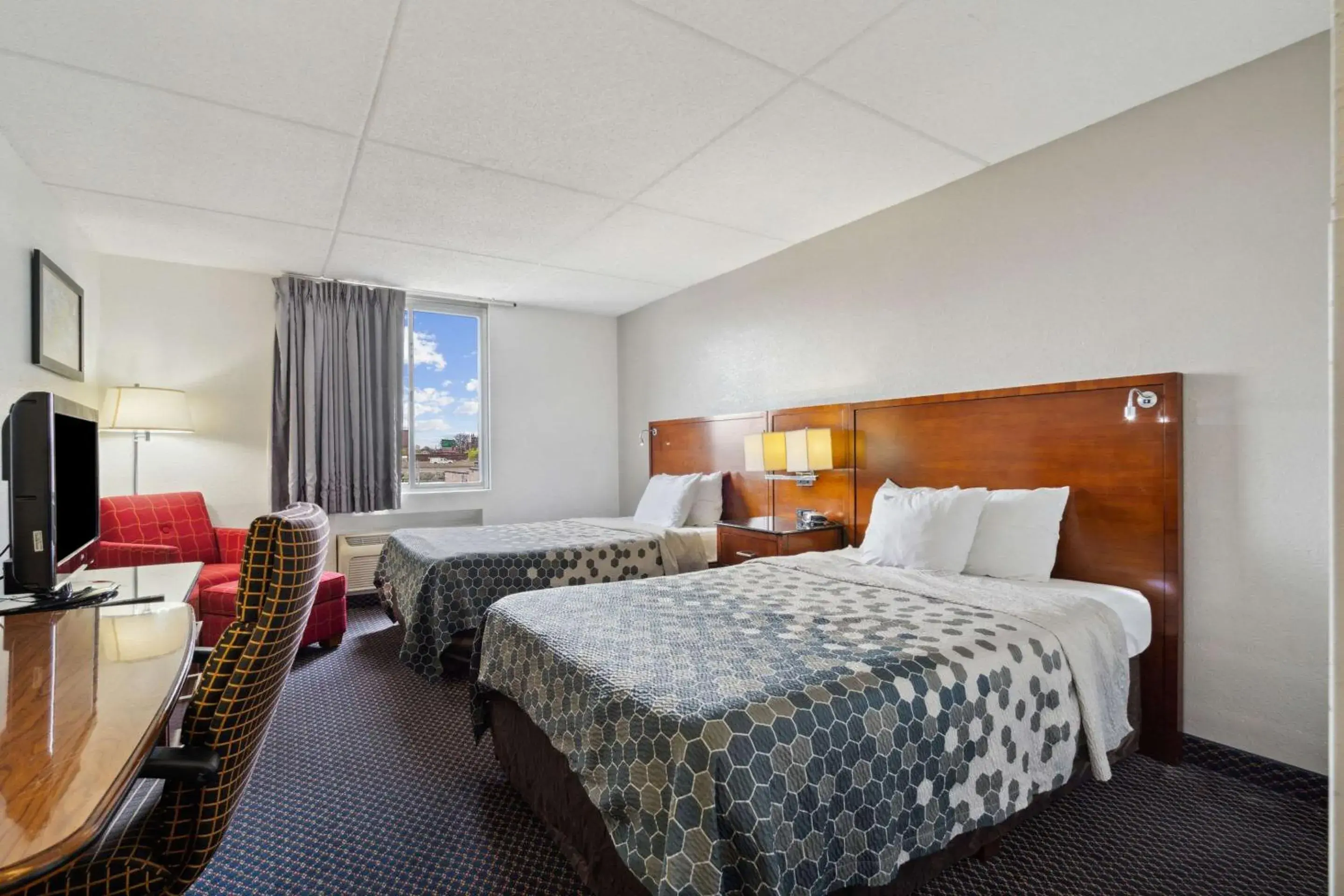 Bedroom, Bed in Econo Lodge Inn & Suites