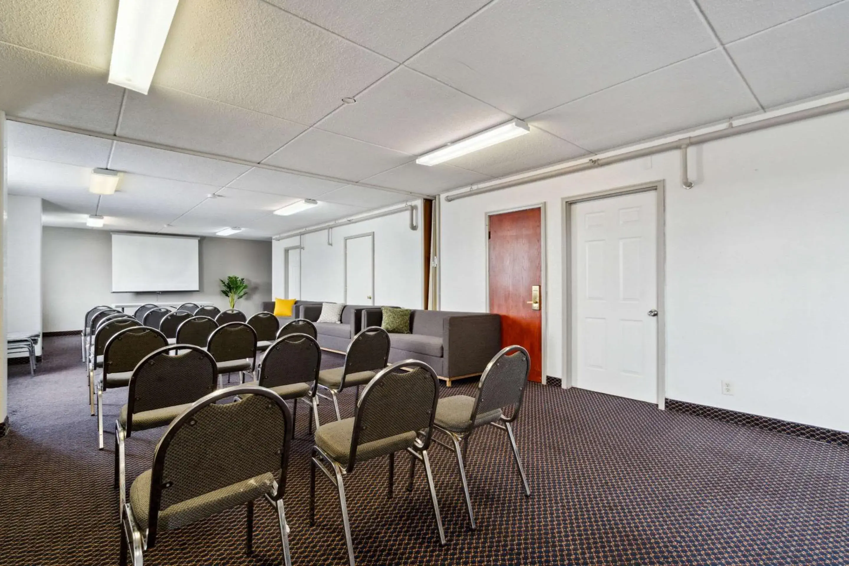 Meeting/conference room in Econo Lodge Inn & Suites