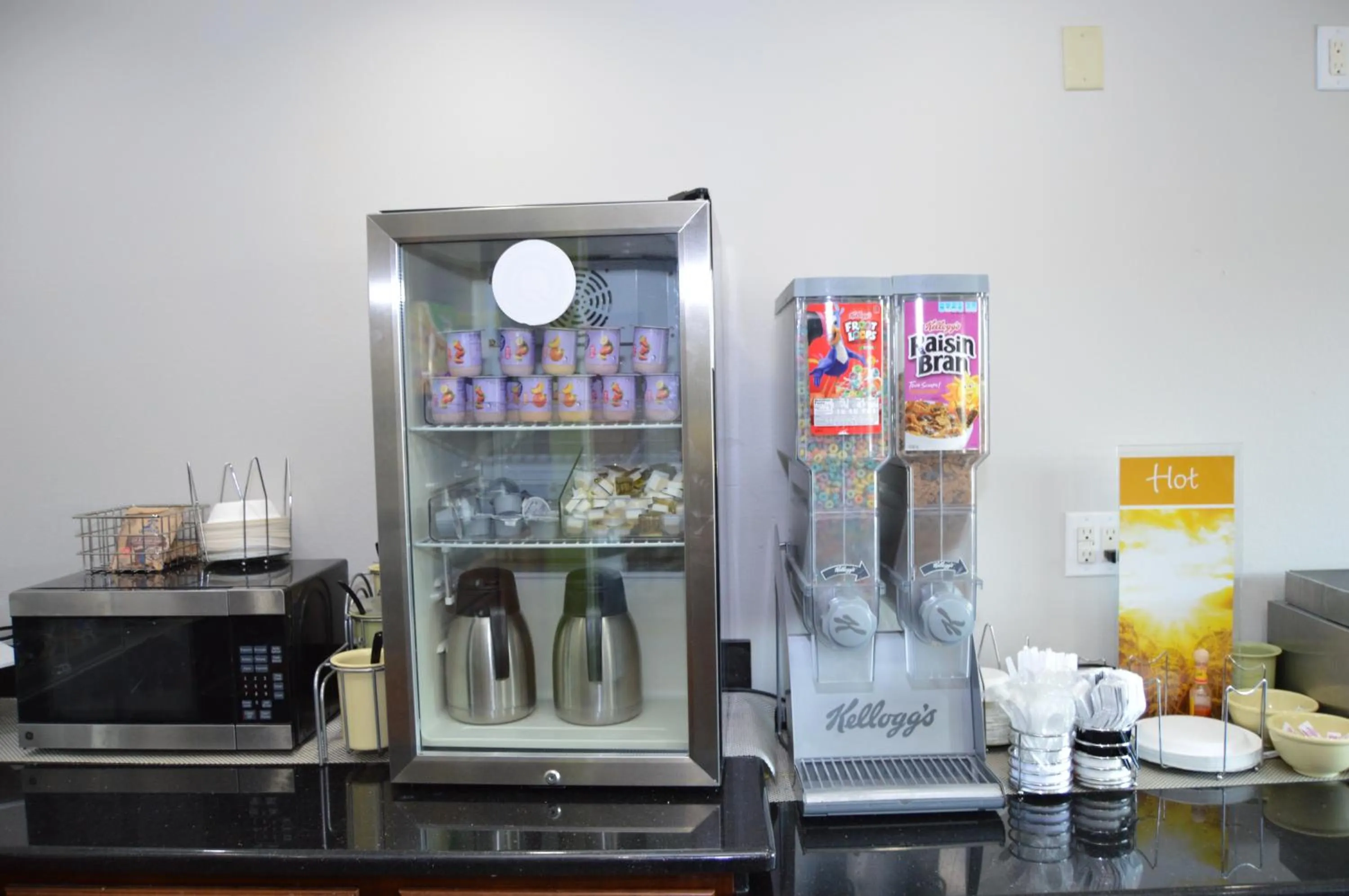 Food and drinks in Quality Inn Coralville - Iowa River Landing