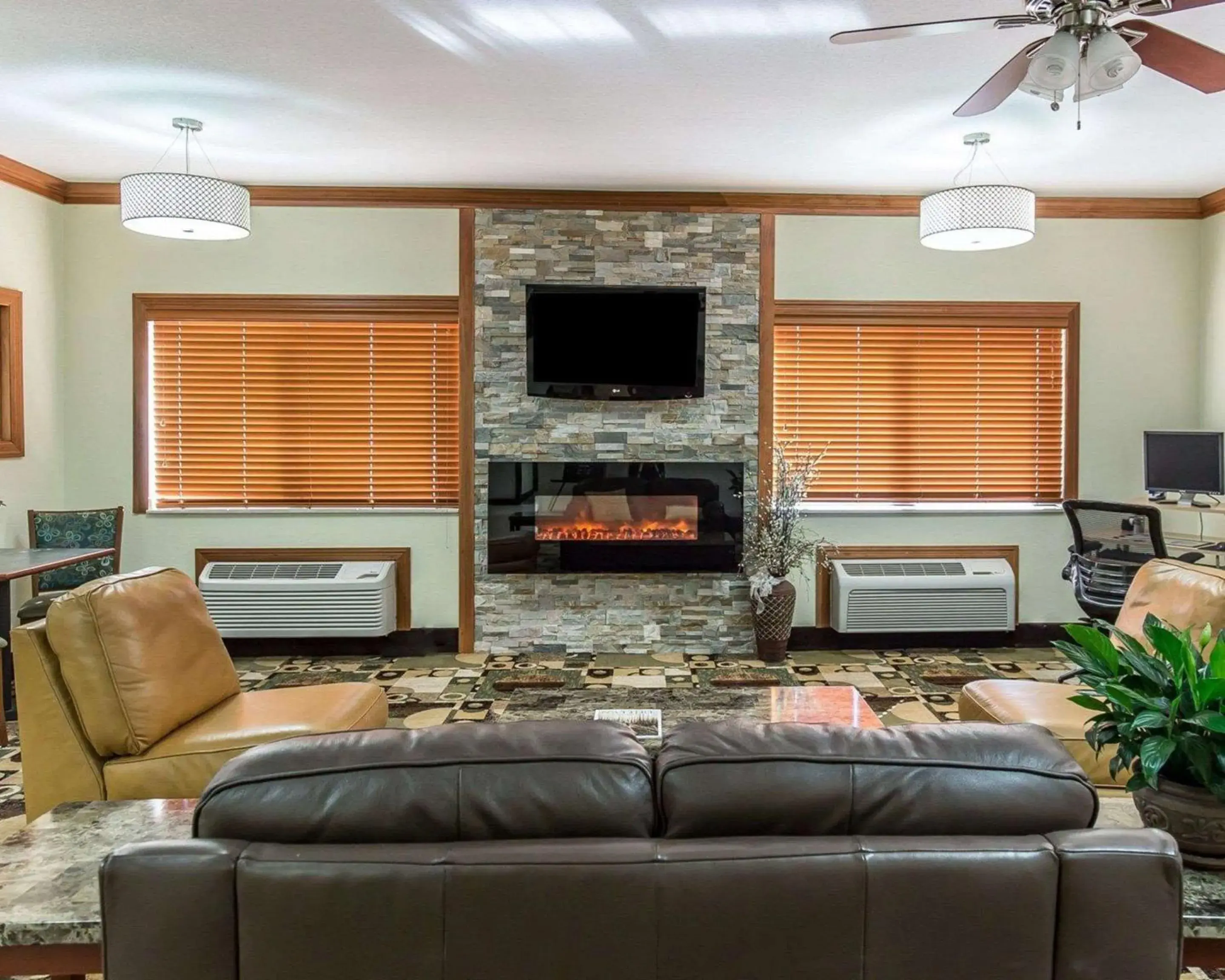Lobby or reception in Quality Inn at Collins Road - Cedar Rapids Lobby or reception in Quality Inn at Collins Road - Cedar Rapids