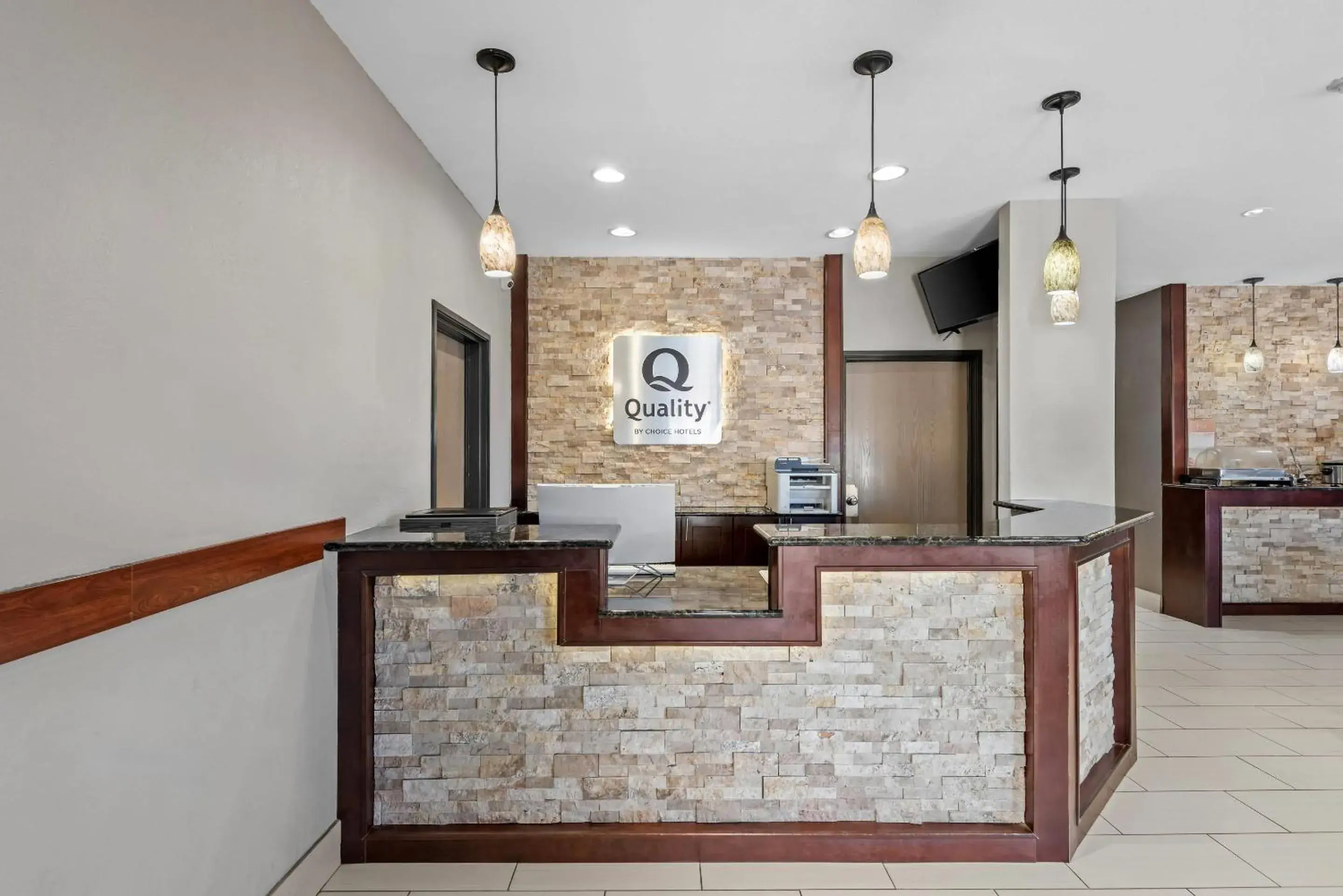 Quality Inn & Suites Des Moines Airport Quality Inn & Suites Des Moines Airport