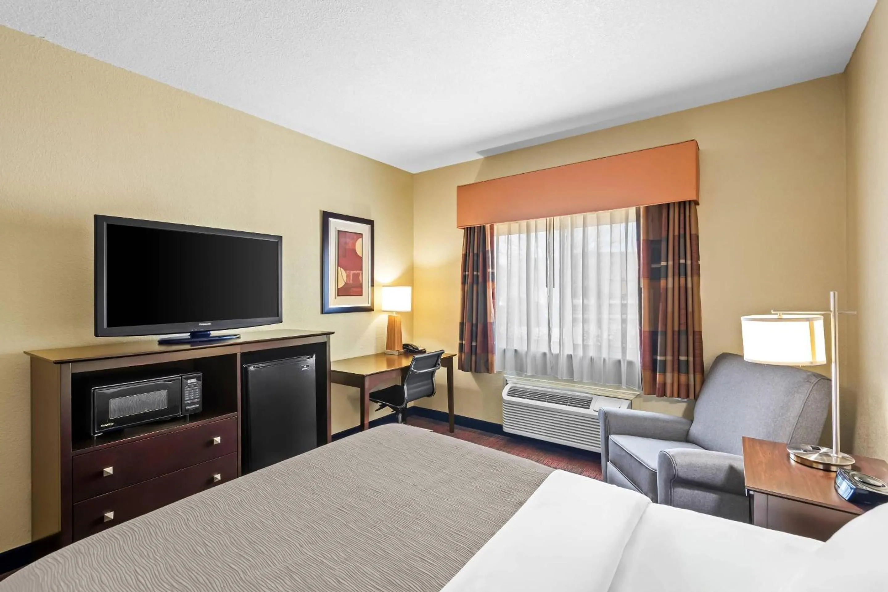 Bedroom, Bed in Quality Inn & Suites Des Moines Airport