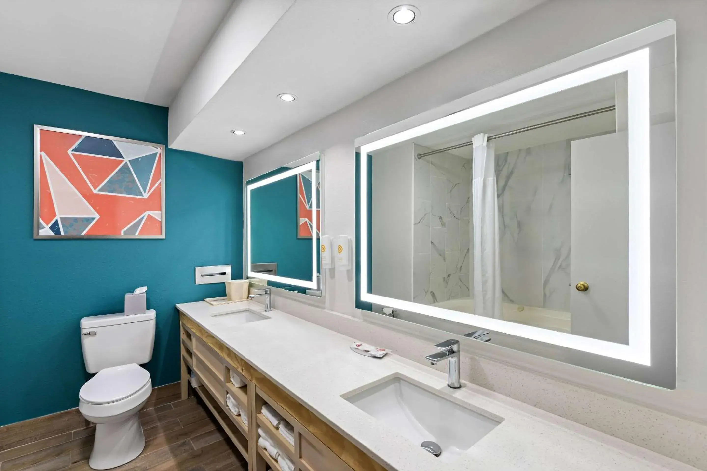 Bedroom in Comfort Inn & Suites Bedroom in Comfort Inn & Suites