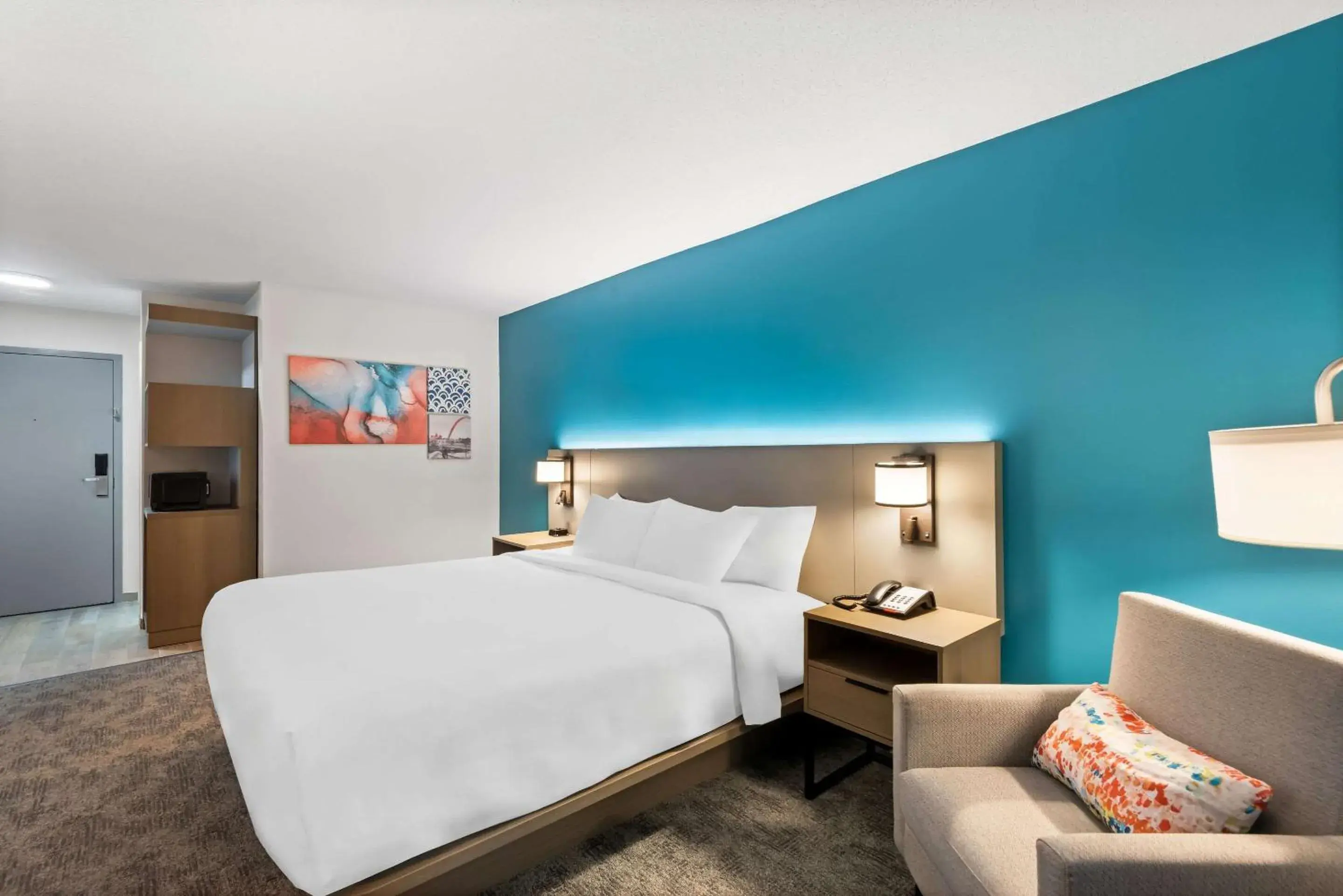 Bedroom, Bed in Comfort Inn & Suites Bedroom, Bed in Comfort Inn & Suites