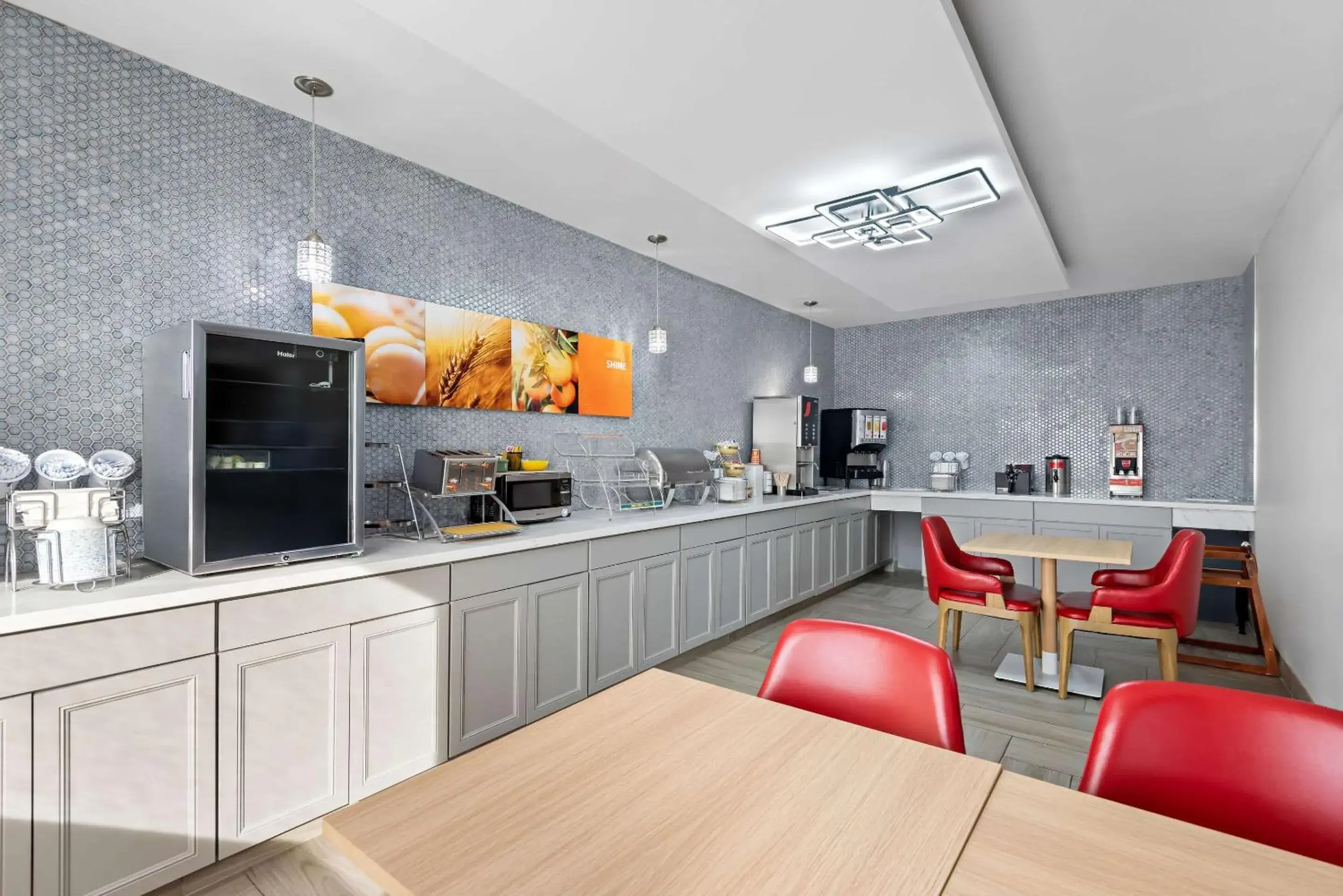 Breakfast in Comfort Inn & Suites Breakfast in Comfort Inn & Suites