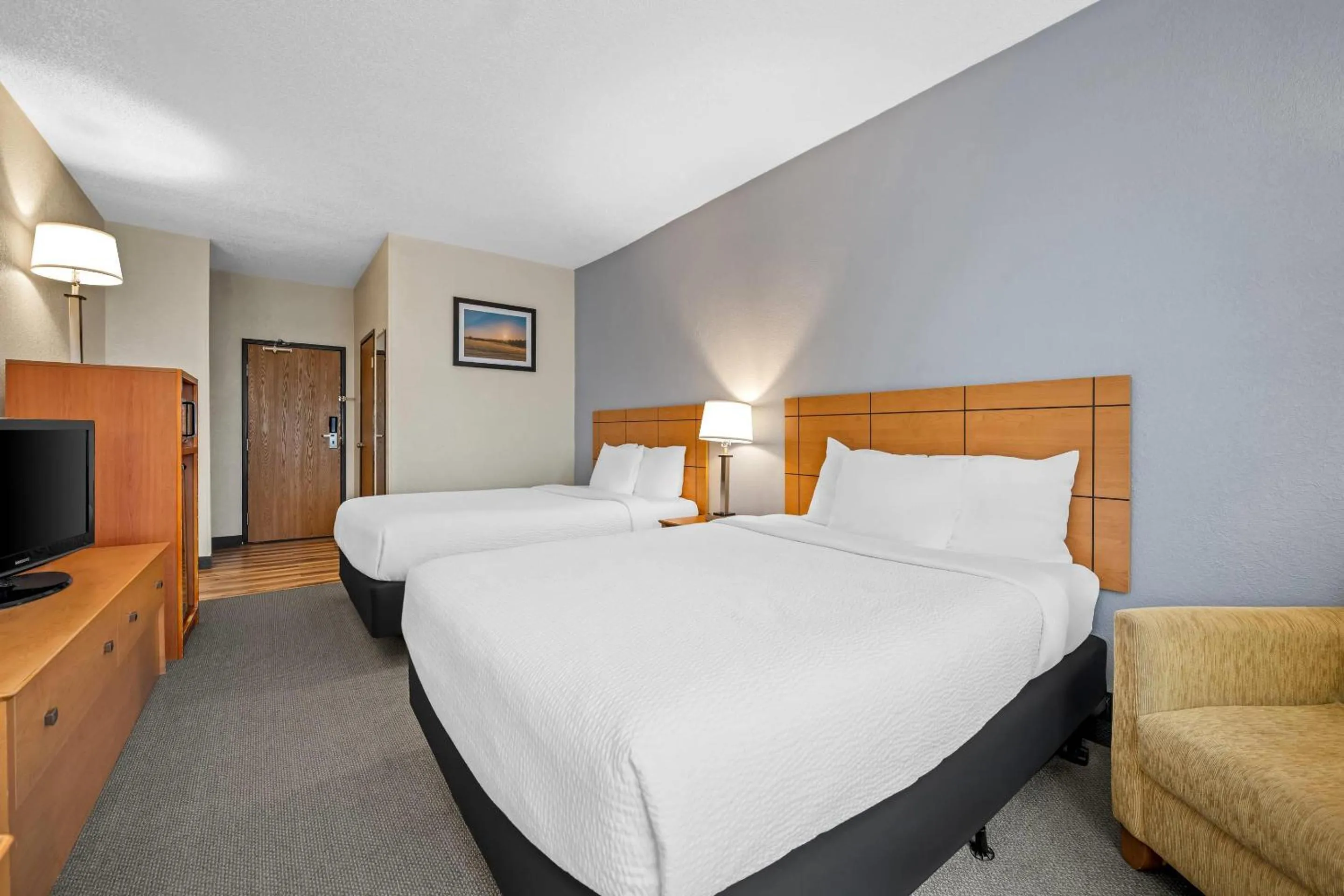 Bedroom, Bed in Quality Inn Dubuque on Hwy 20