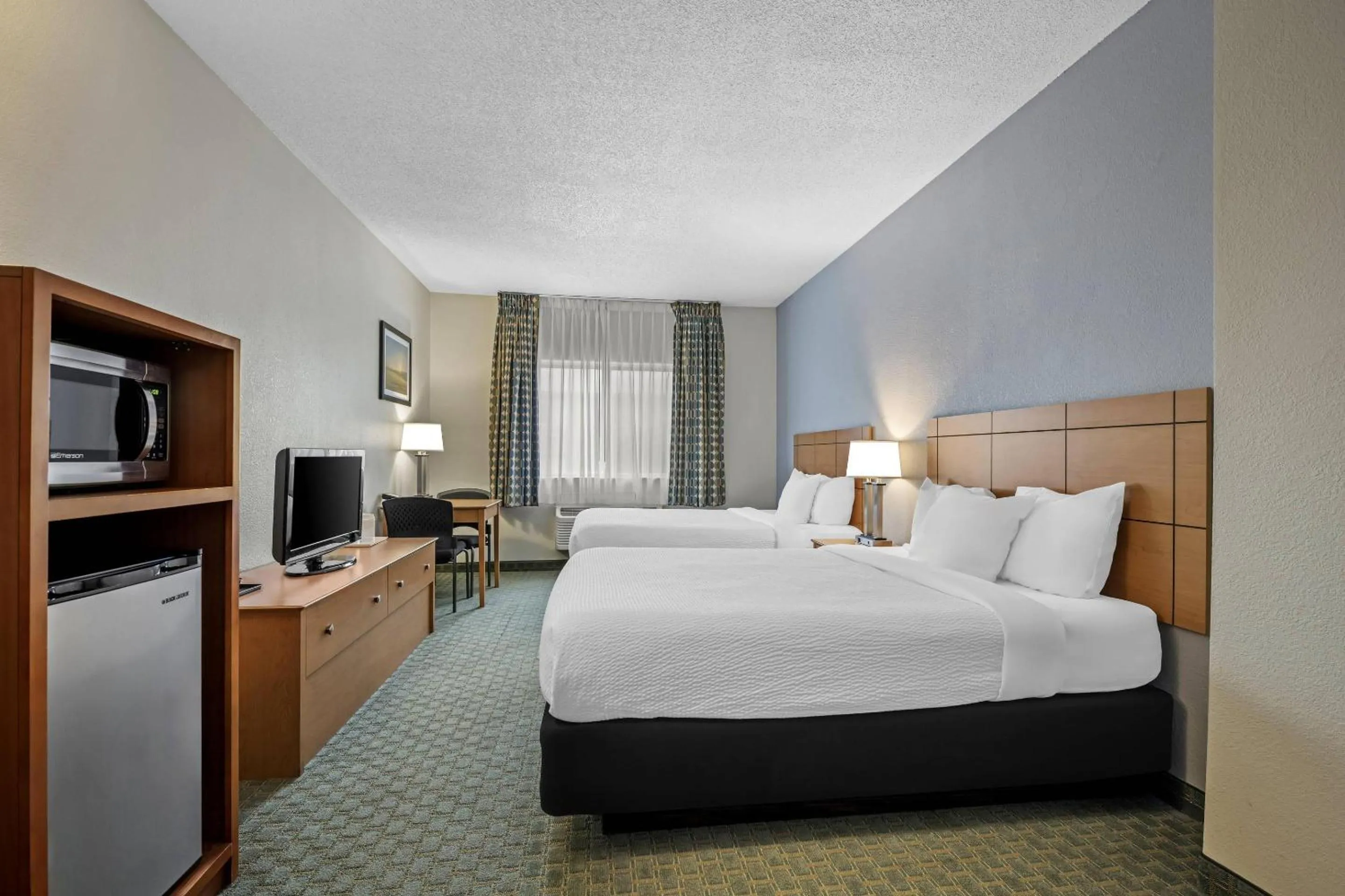 Bedroom, Bed in Quality Inn Dubuque on Hwy 20