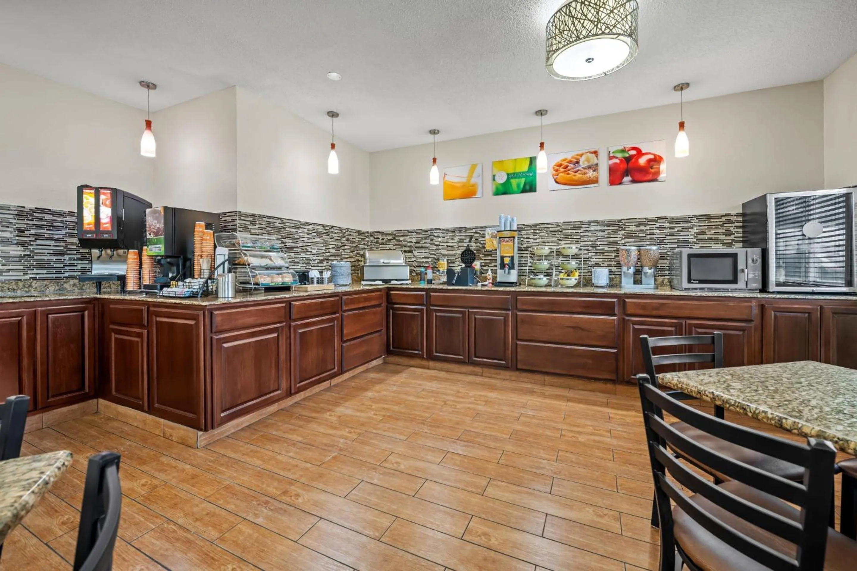 Breakfast in Quality Inn Dubuque on Hwy 20