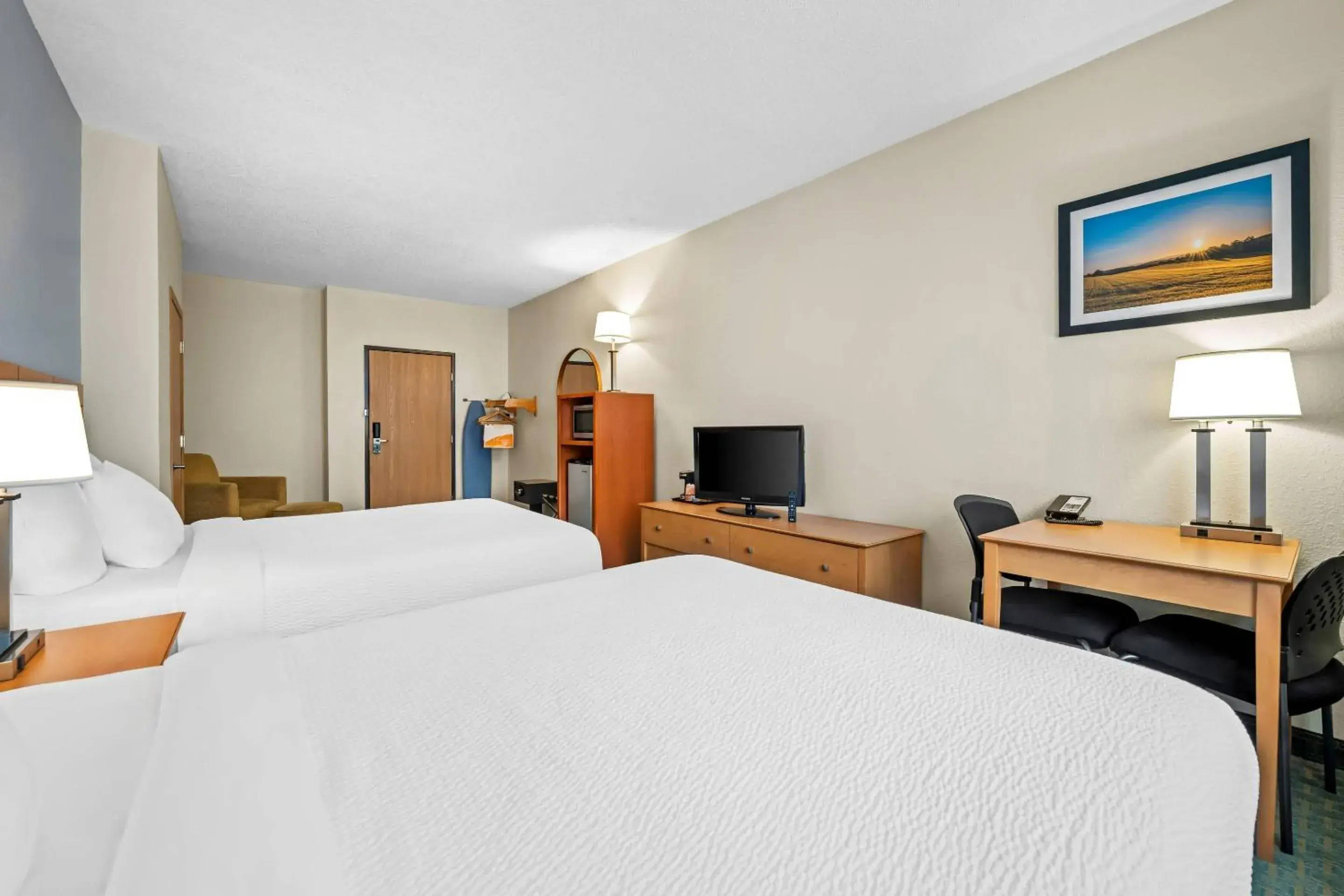 Bedroom, Bed in Quality Inn Dubuque on Hwy 20 Bedroom, Bed in Quality Inn Dubuque on Hwy 20