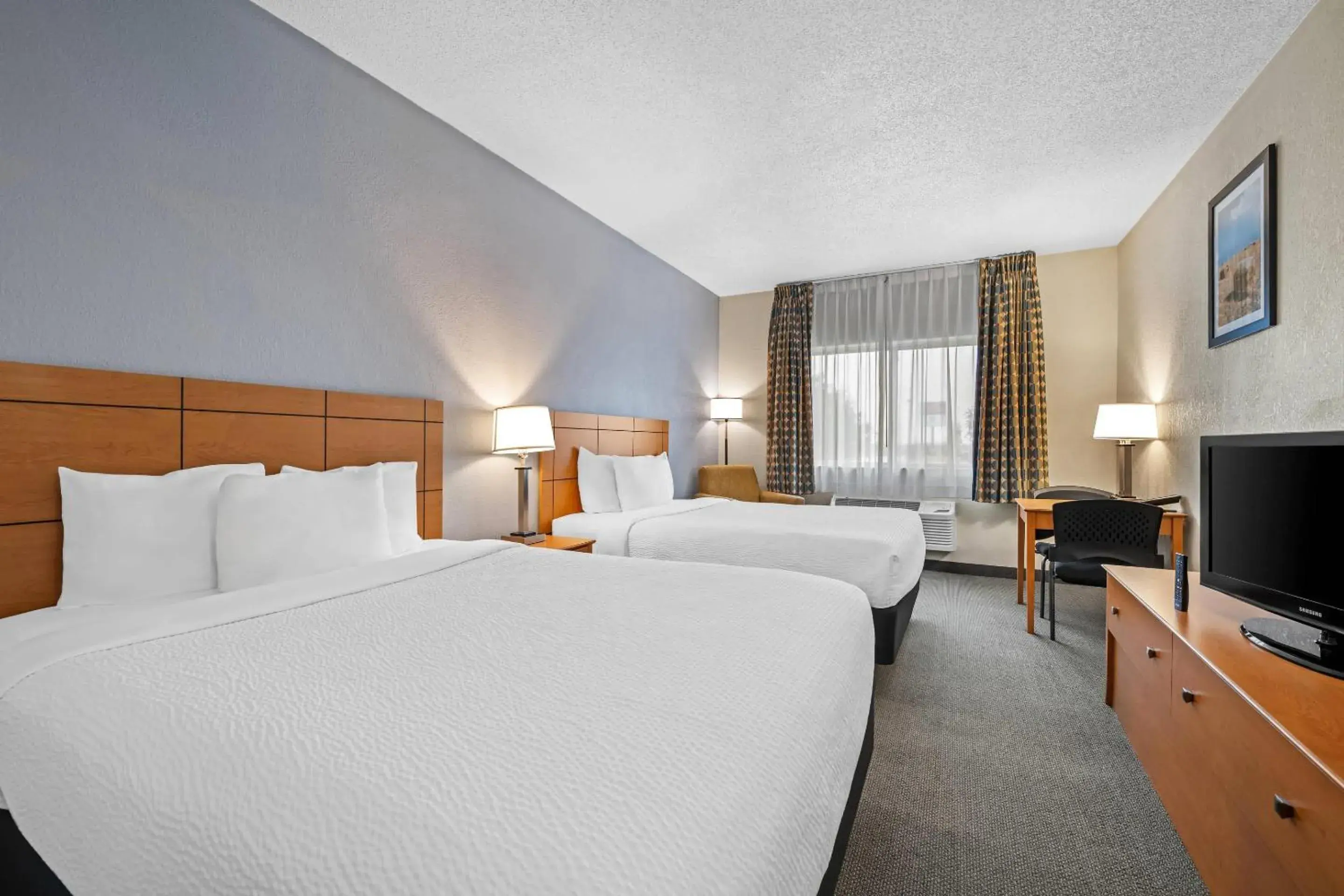 Queen Room with Two Queen Beds - Non-Smoking in Quality Inn Dubuque on Hwy 20 Queen Room with Two Queen Beds - Non-Smoking in Quality Inn Dubuque on Hwy 20