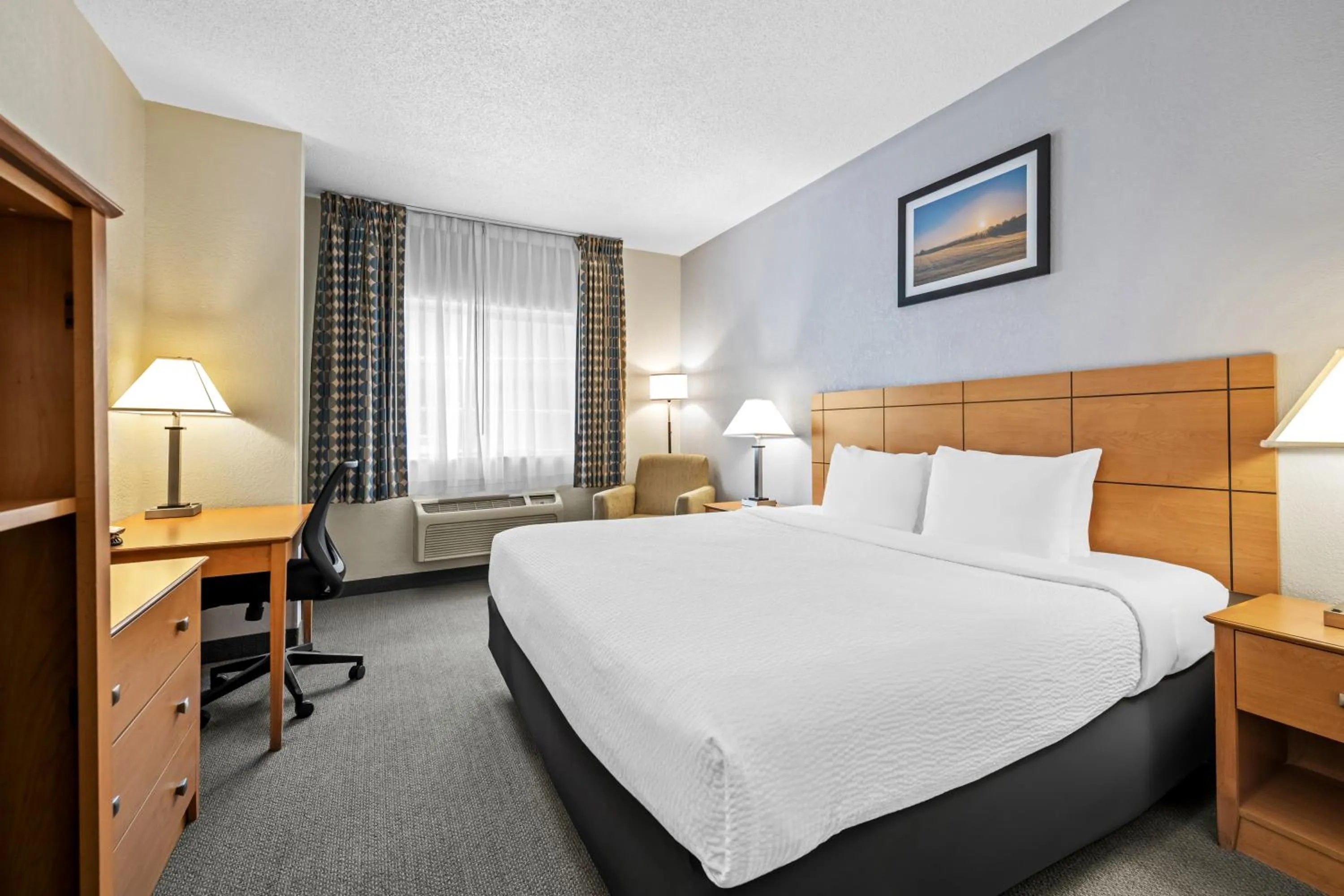 Bed in Quality Inn Dubuque on Hwy 20